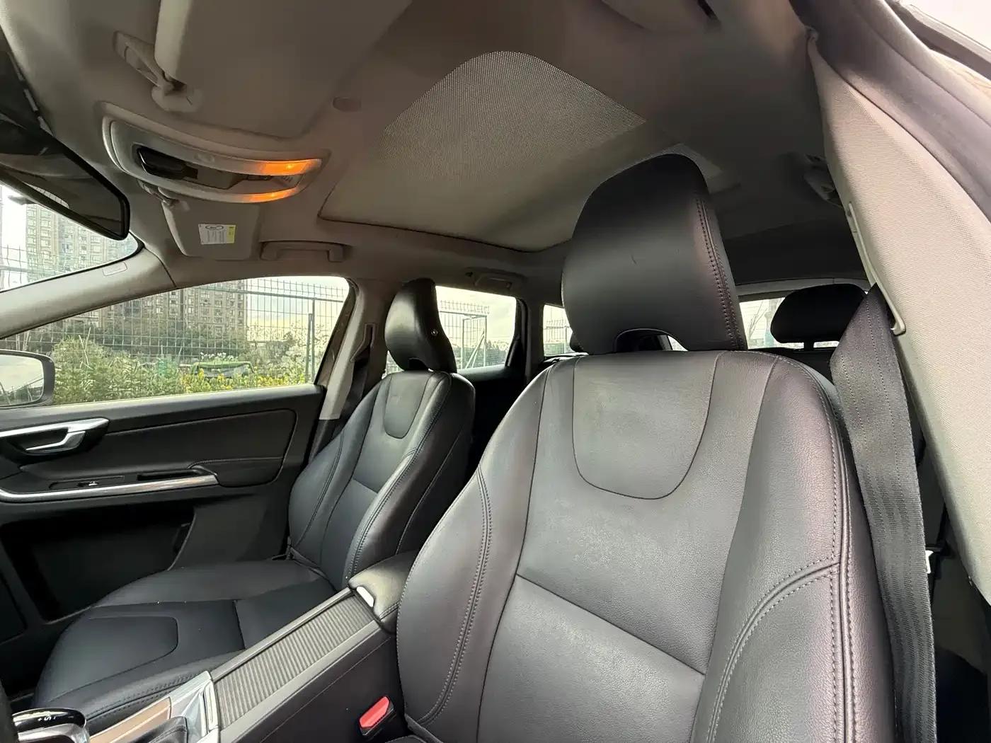 2017 Volvo XC60 T5 AWD Smart Edition — миниатюра 12