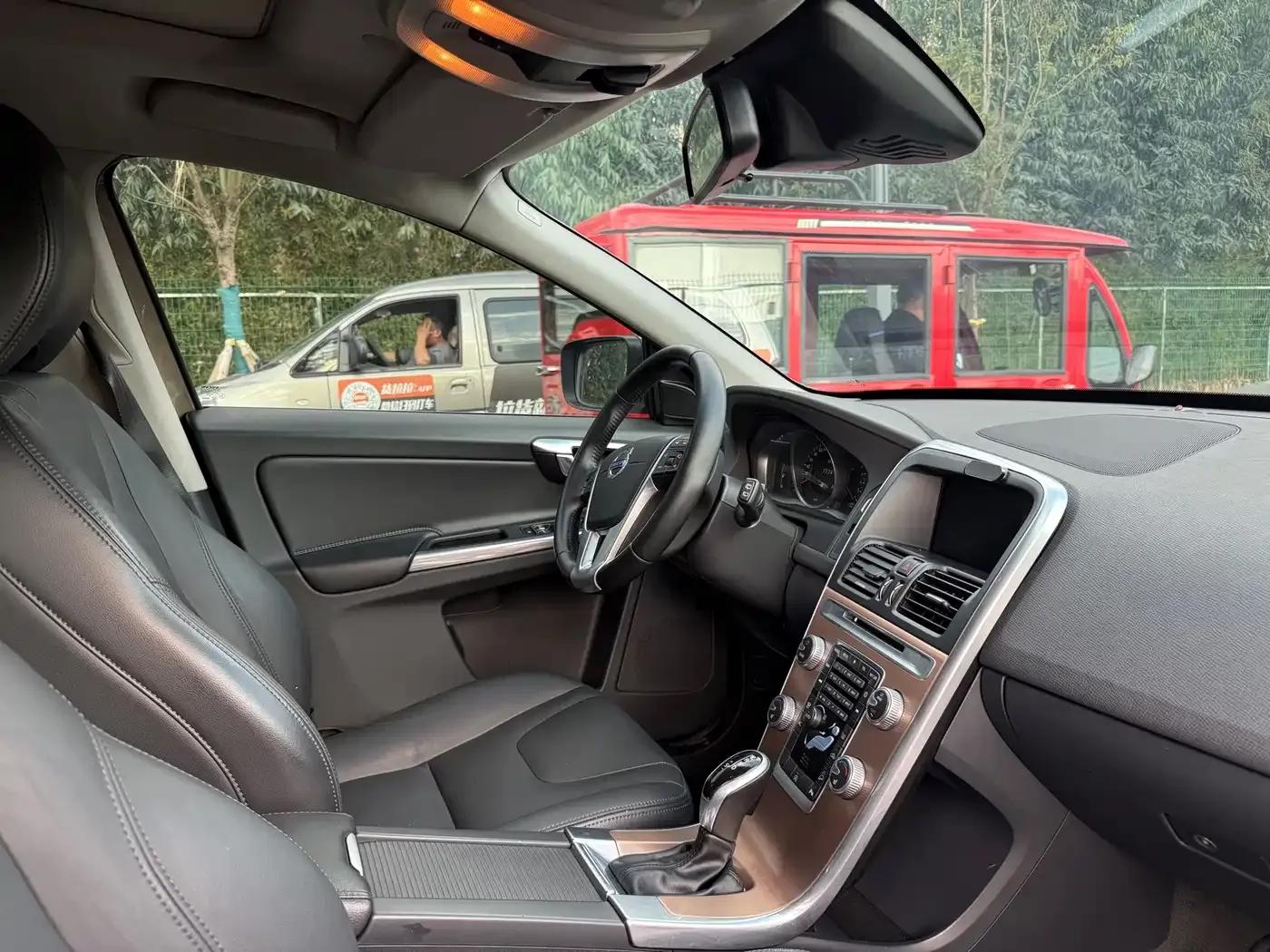 2017 Volvo XC60 T5 AWD Smart Edition — миниатюра 20