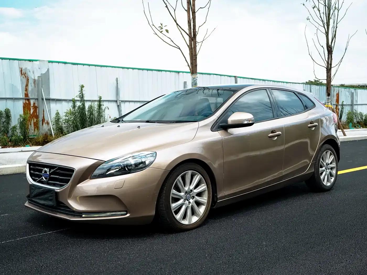 2015 Volvo V40 1.6T Smart Edition — миниатюра 1