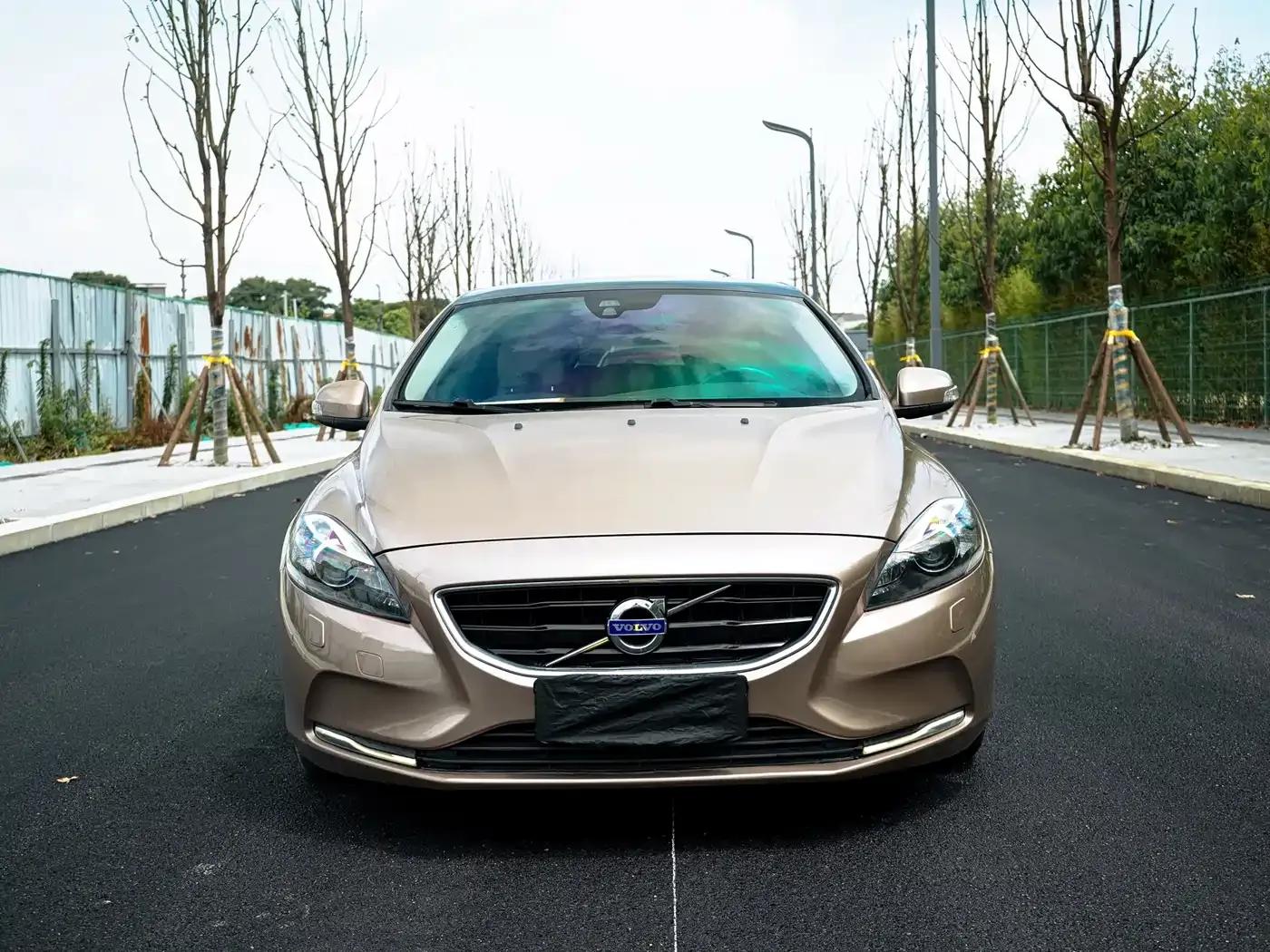 2015 Volvo V40 1.6T Smart Edition — миниатюра 2