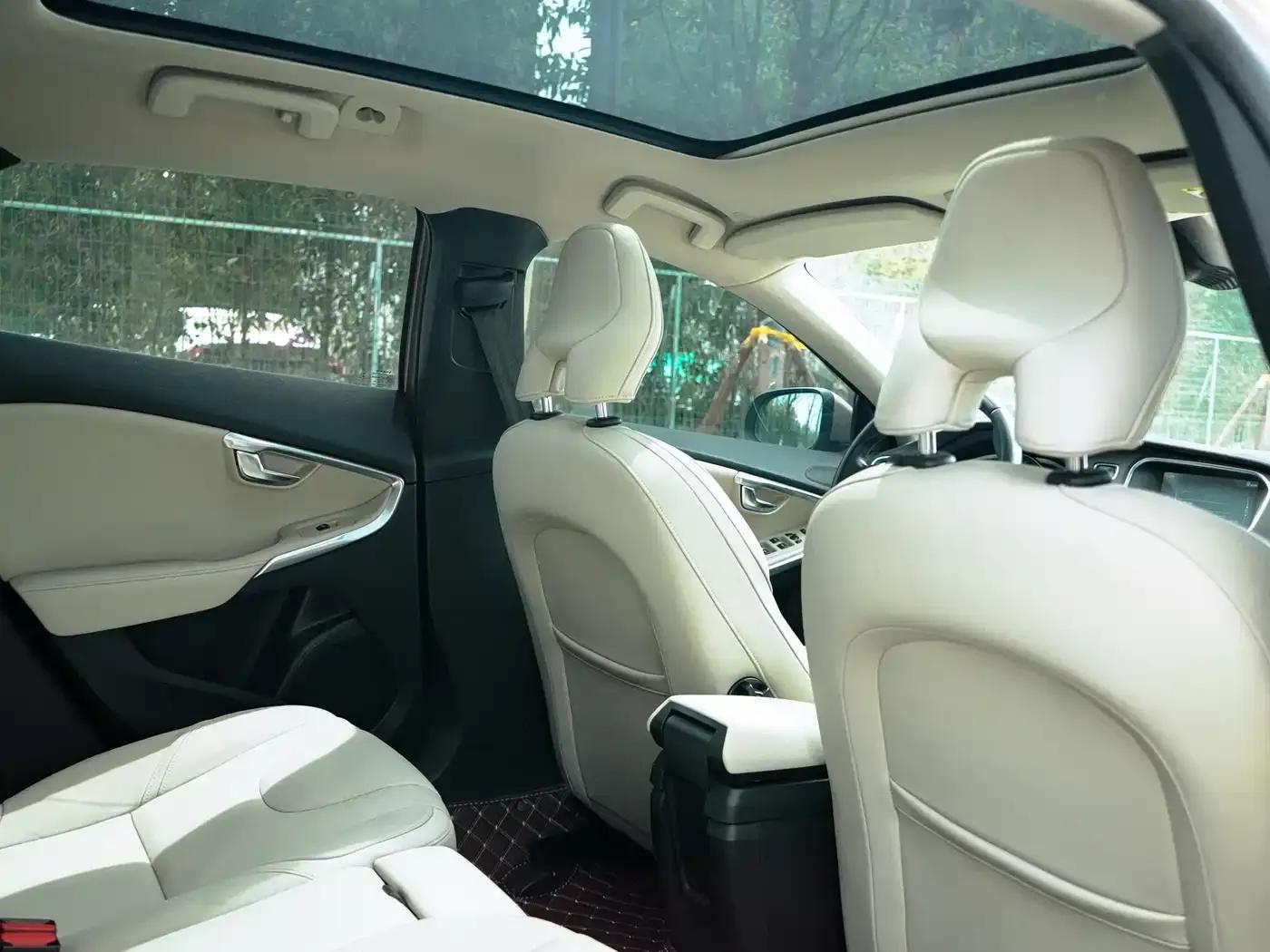 2015 Volvo V40 1.6T Smart Edition — миниатюра 14