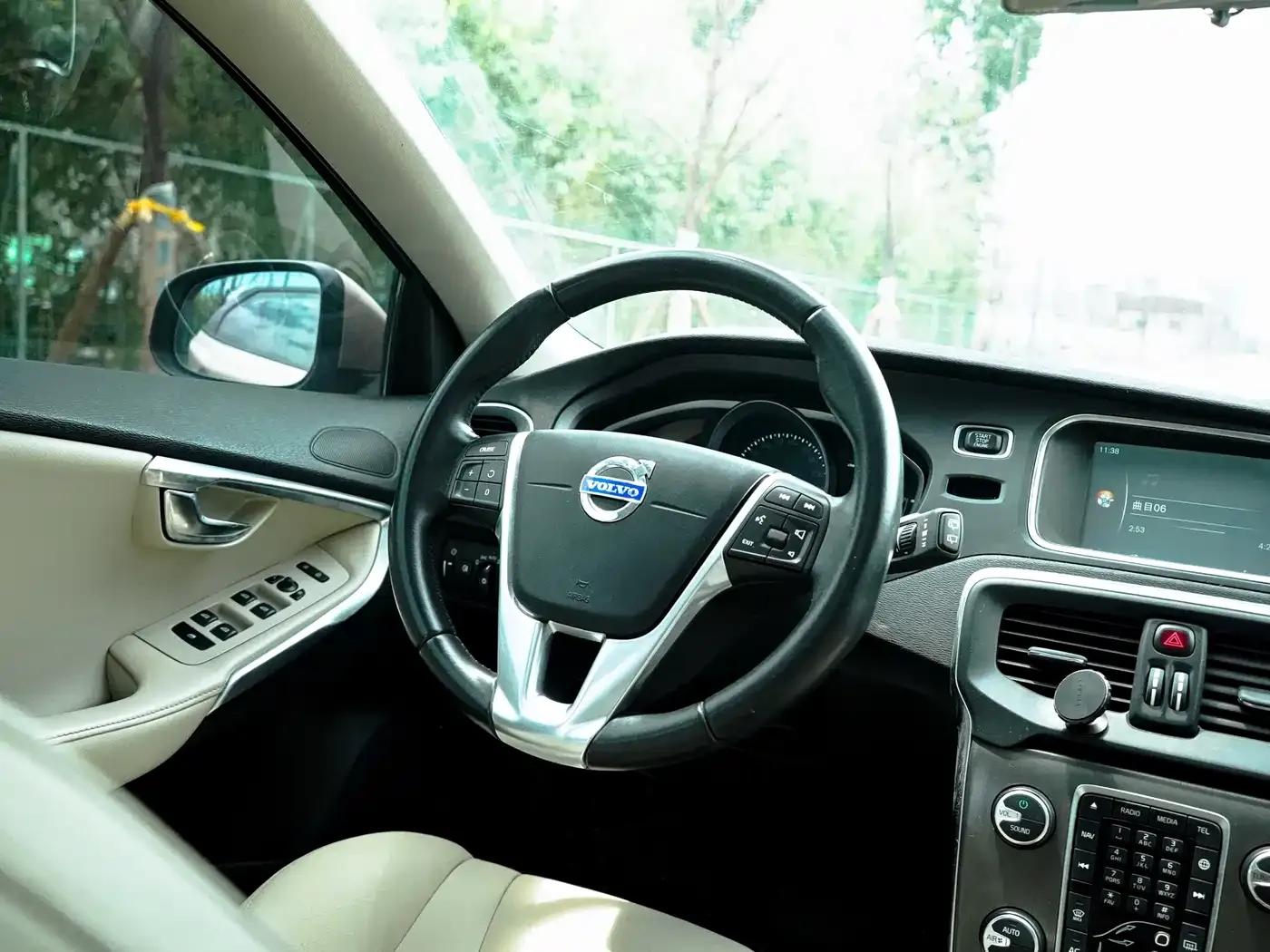 2015 Volvo V40 1.6T Smart Edition — миниатюра 15