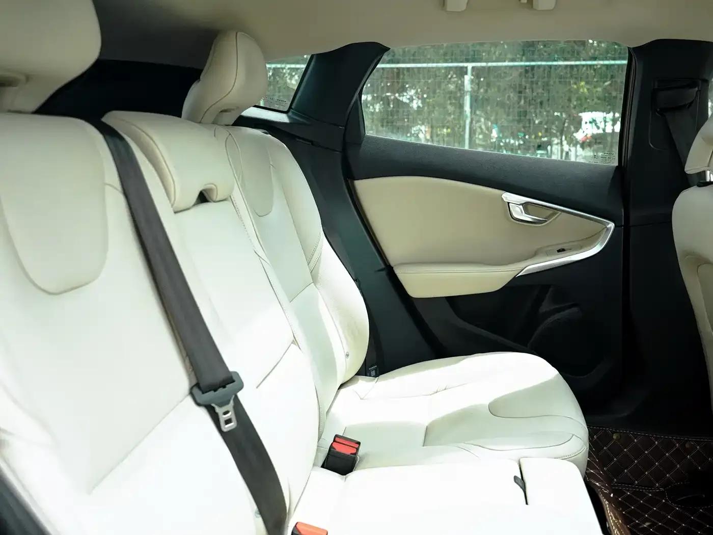 2015 Volvo V40 1.6T Smart Edition — миниатюра 18