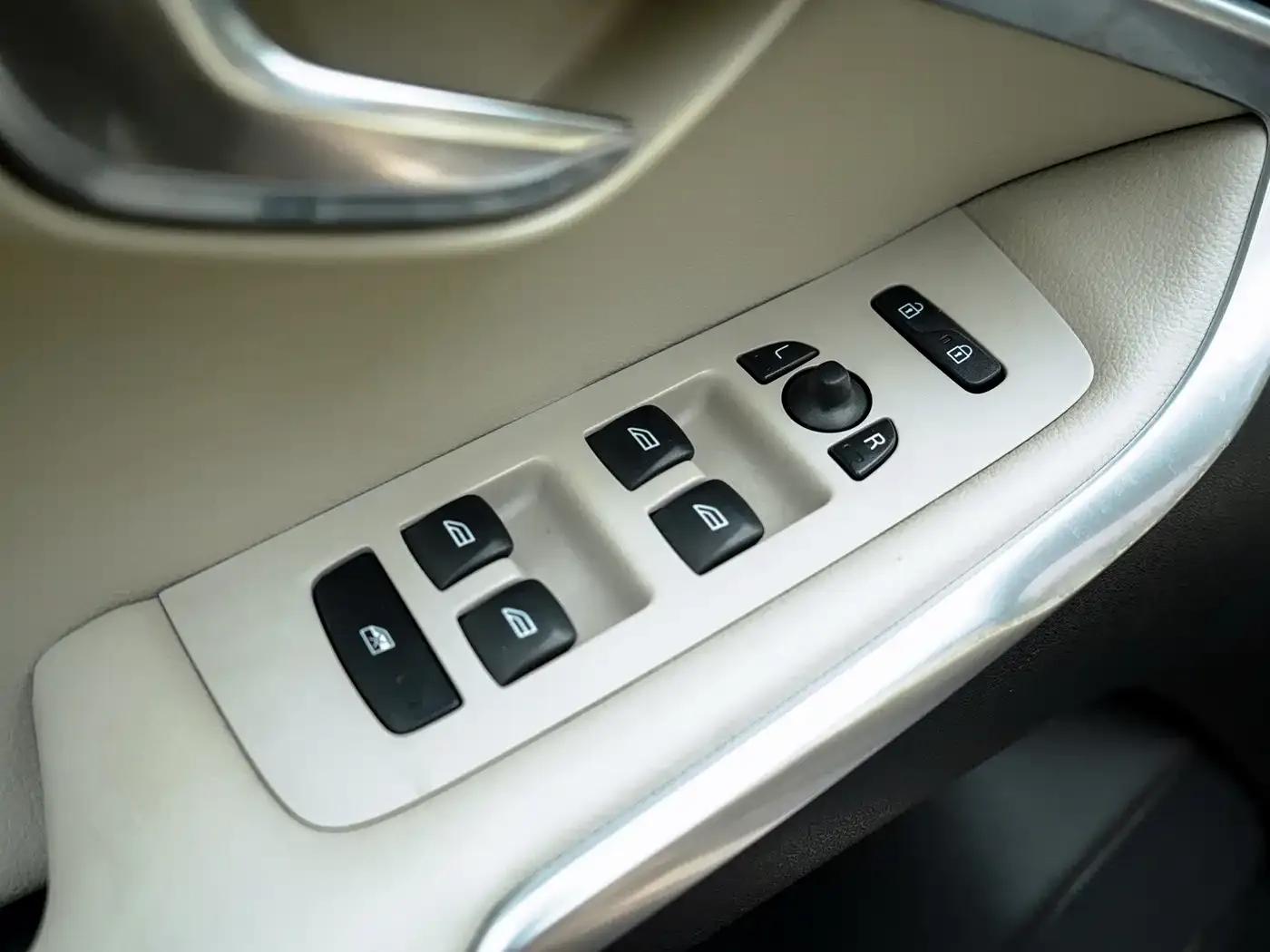 2015 Volvo V40 1.6T Smart Edition — миниатюра 19