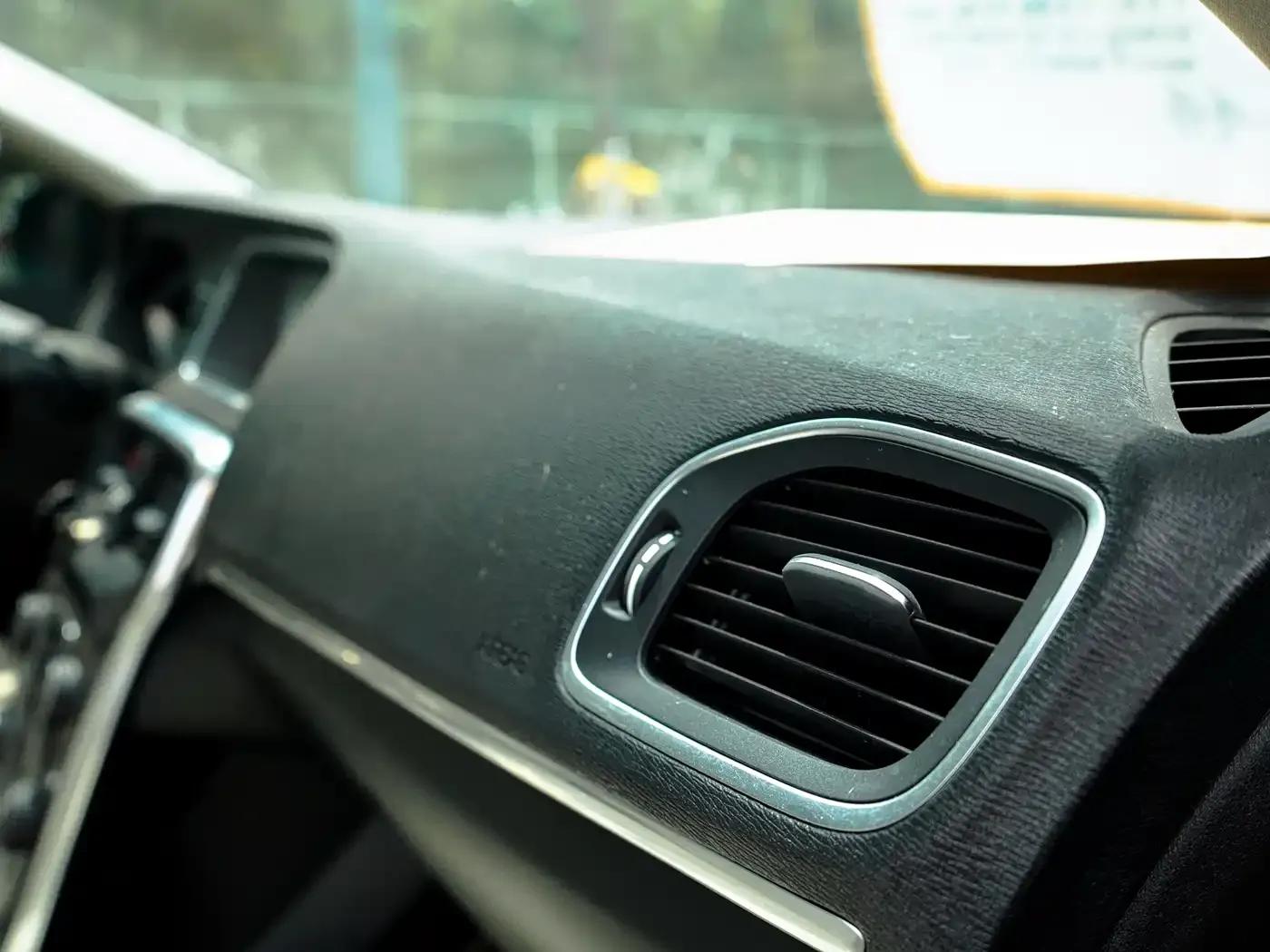 2015 Volvo V40 1.6T Smart Edition — миниатюра 22