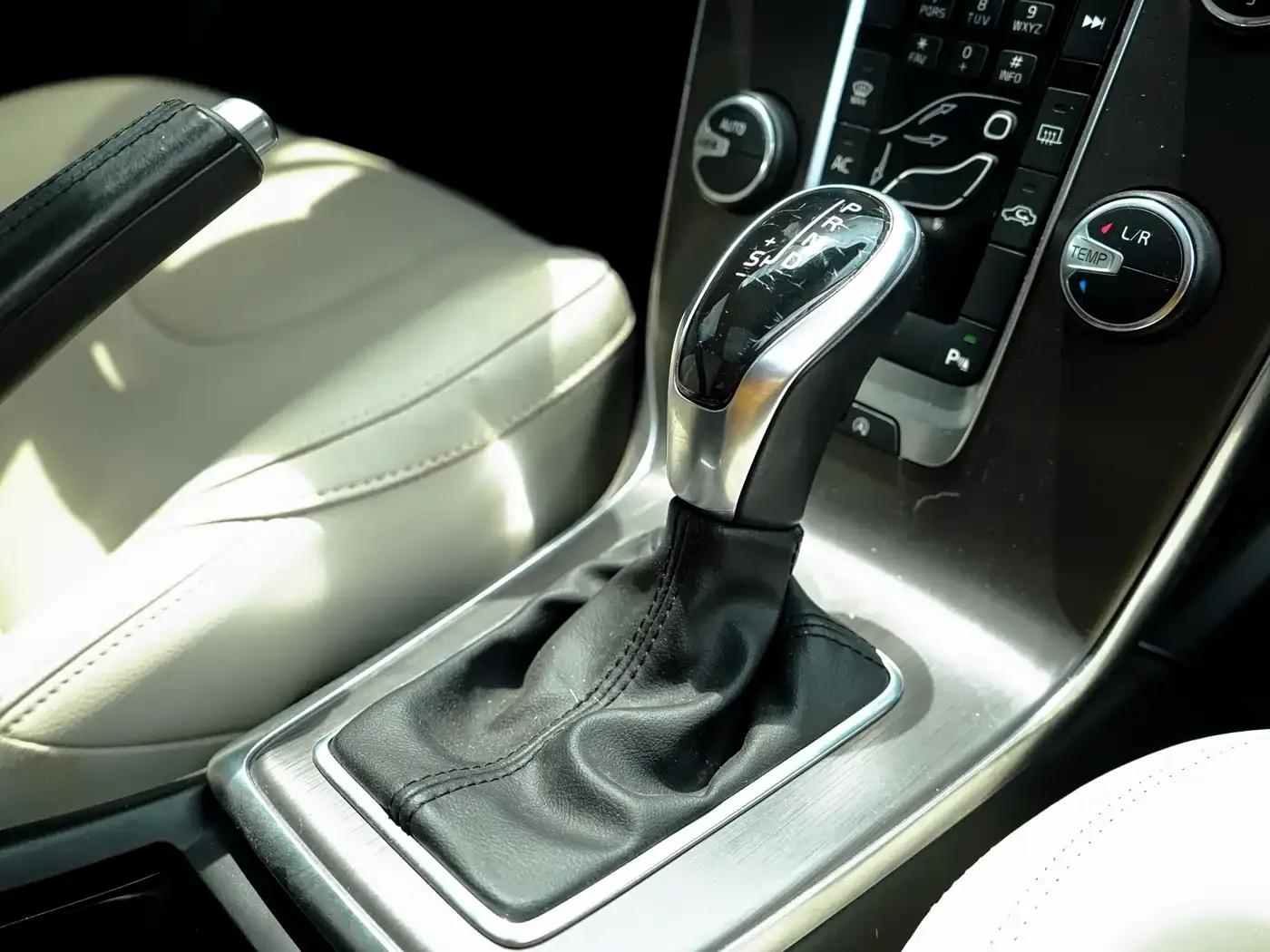 2015 Volvo V40 1.6T Smart Edition — миниатюра 23