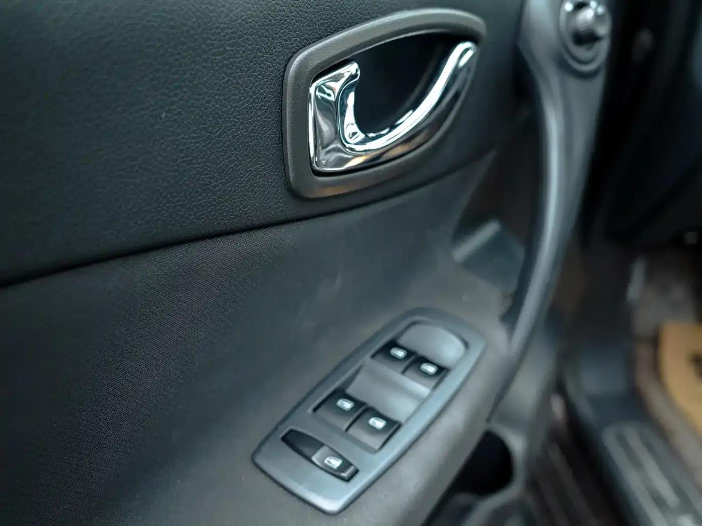 2015 Volvo V40 1.6T Smart Edition — миниатюра 24