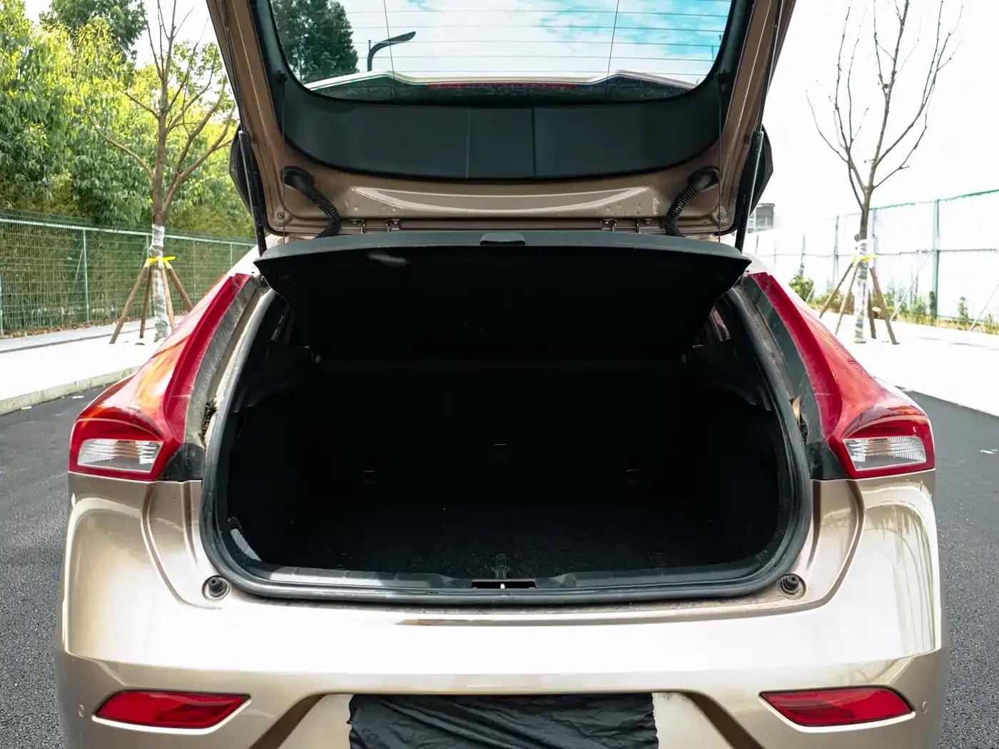 2015 Volvo V40 1.6T Smart Edition — миниатюра 29