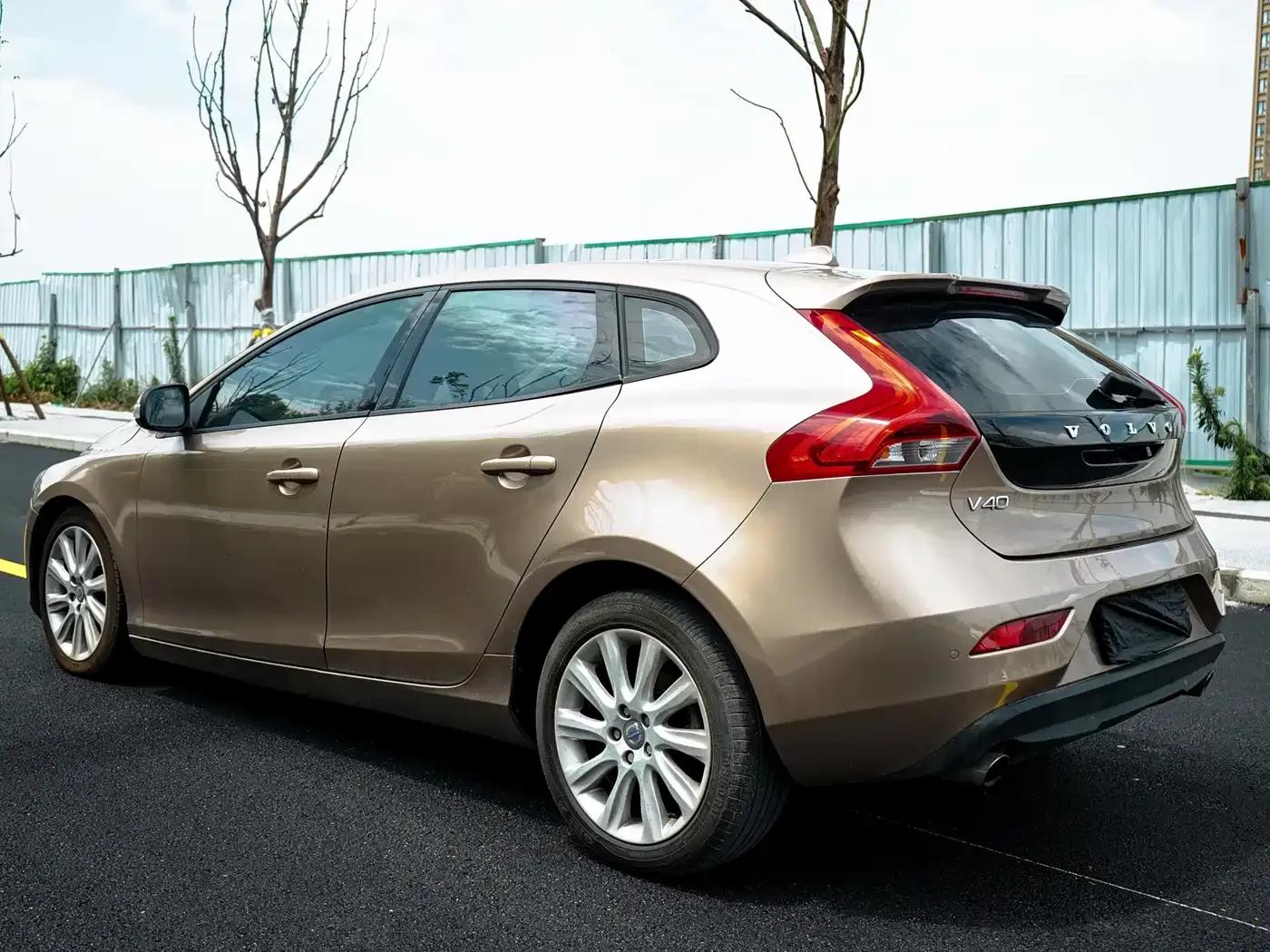 2015 Volvo V40 1.6T Smart Edition — миниатюра 5