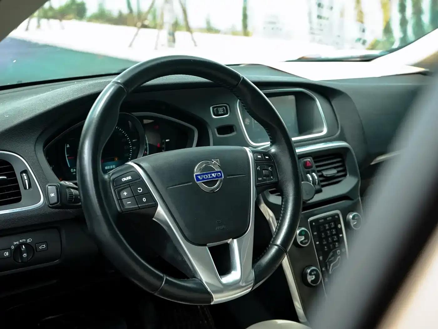2015 Volvo V40 1.6T Smart Edition — миниатюра 7