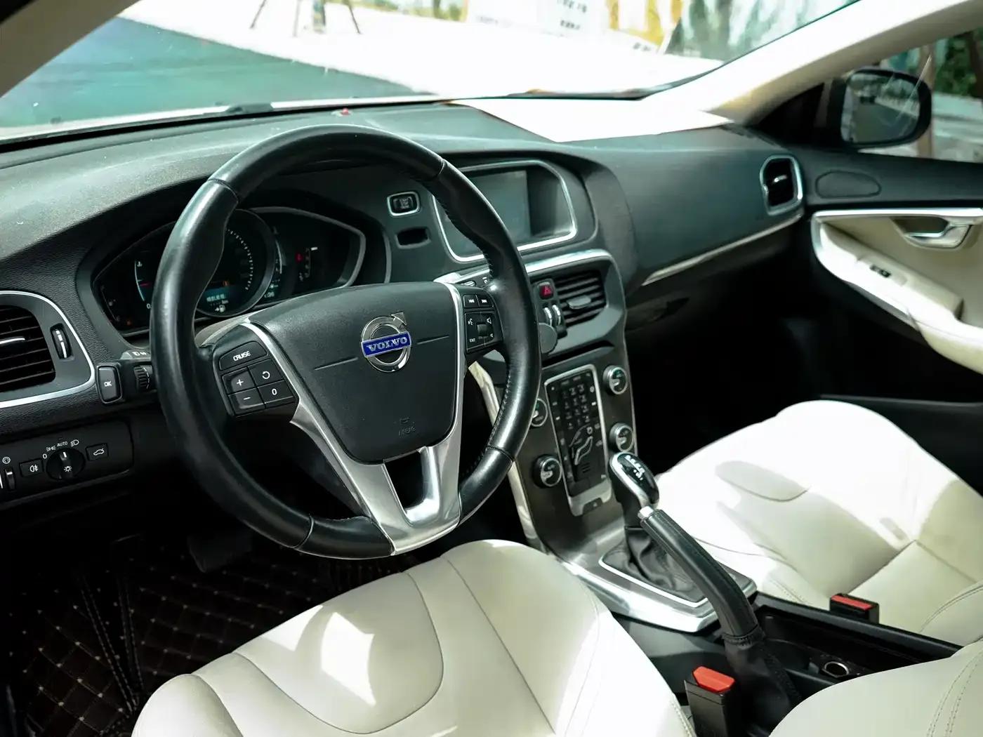 2015 Volvo V40 1.6T Smart Edition — миниатюра 8