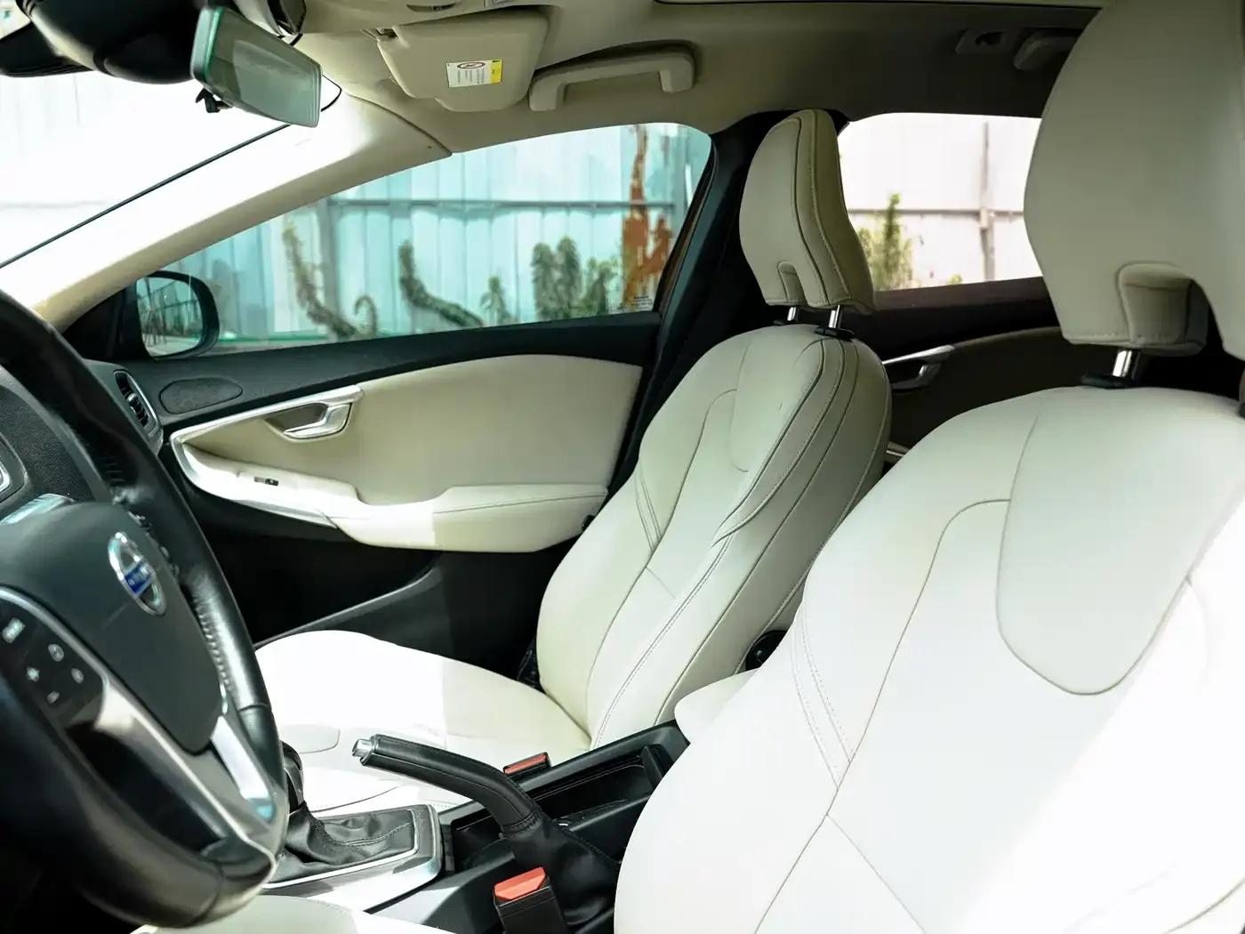 2015 Volvo V40 1.6T Smart Edition — миниатюра 9