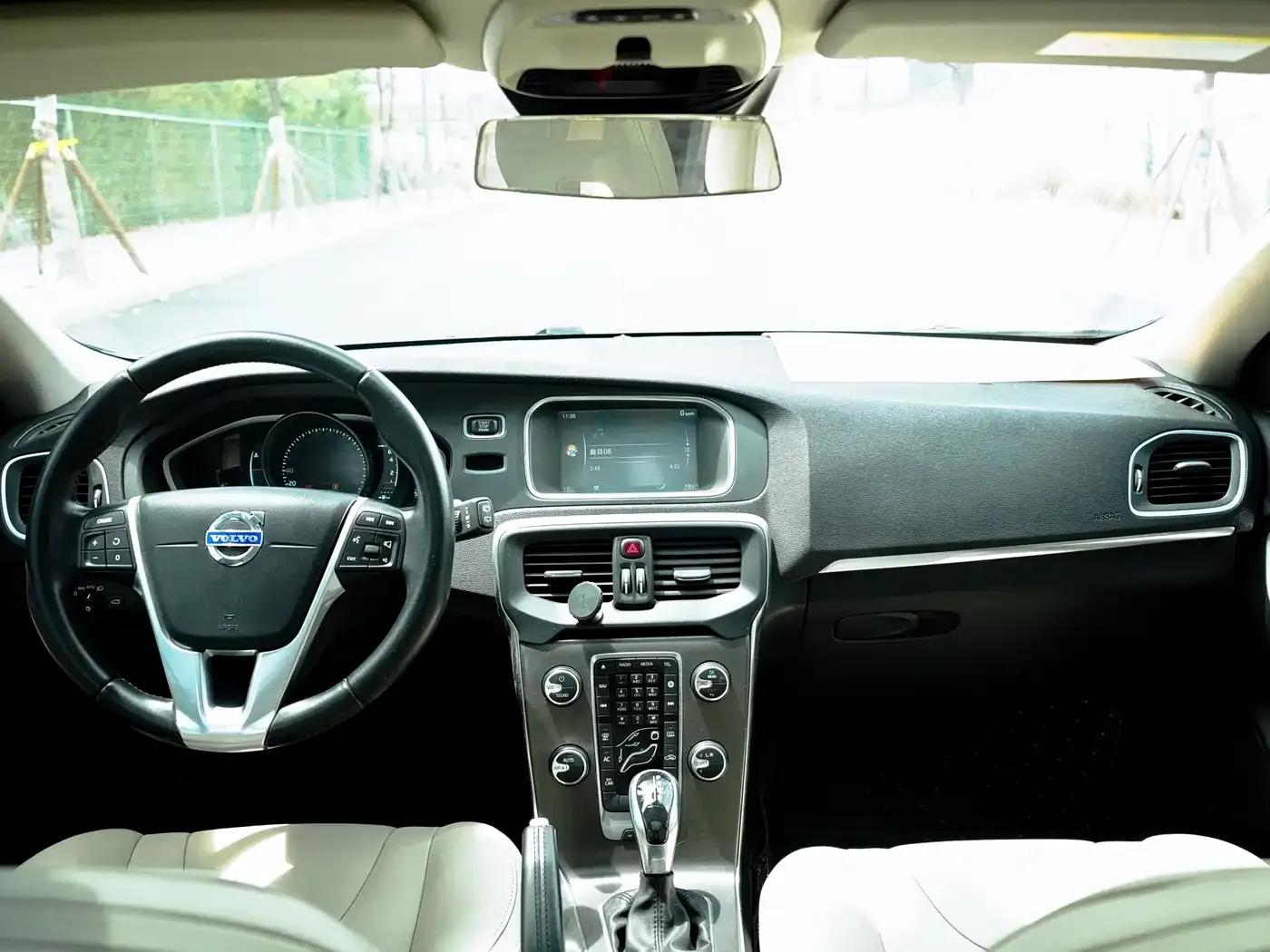 2015 Volvo V40 1.6T Smart Edition — миниатюра 10
