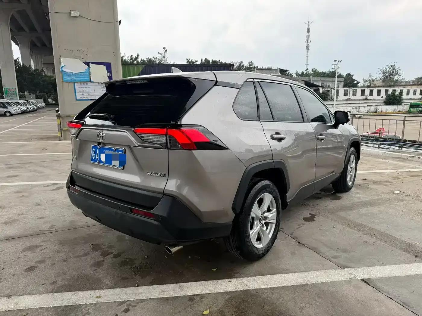 2022 Toyota RAV4 2.0L CVT 2WD Fashion Edition — миниатюра 4