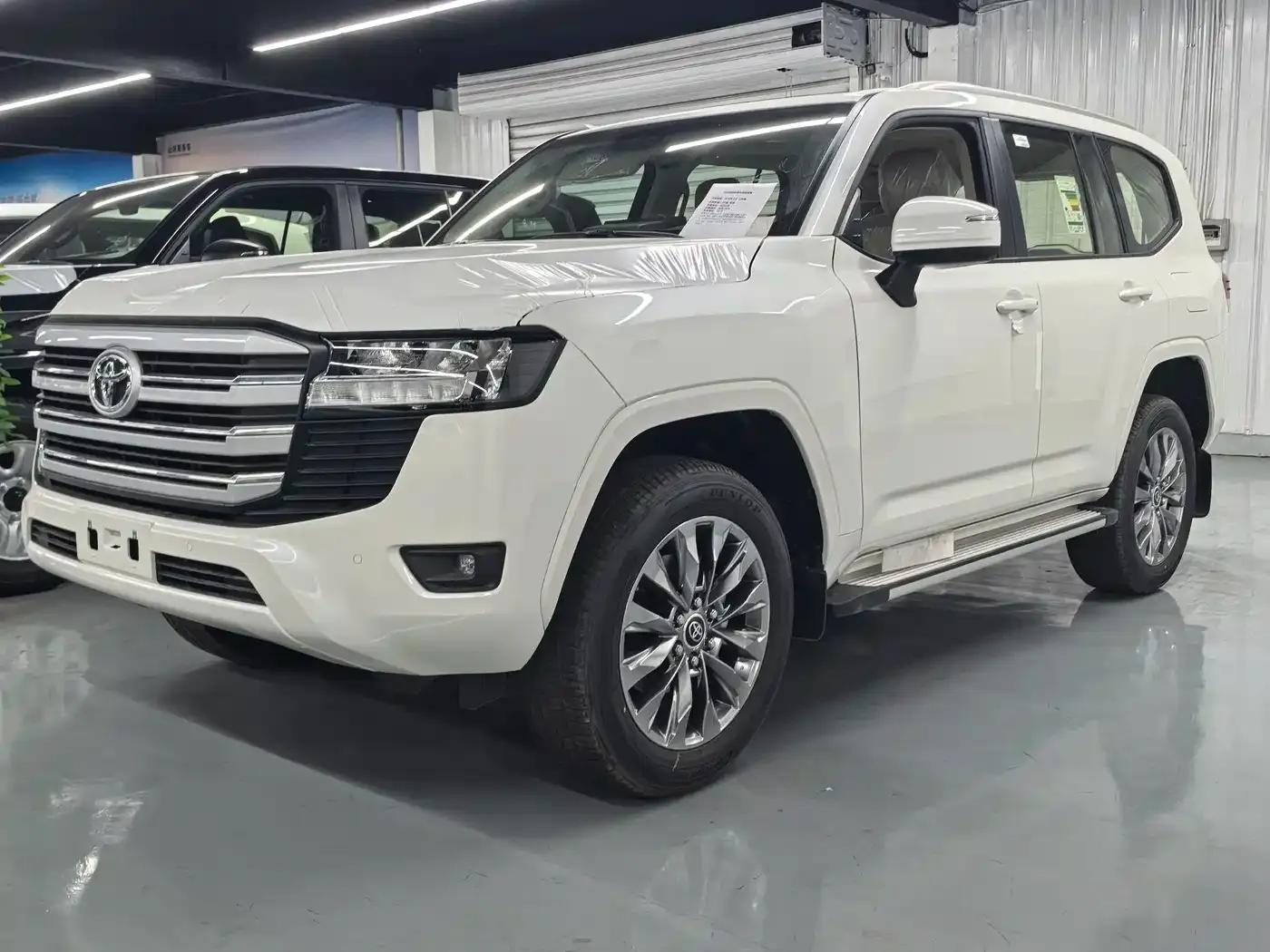 2025 Land Cruiser (Imported) 4.0L Automatic — миниатюра 1