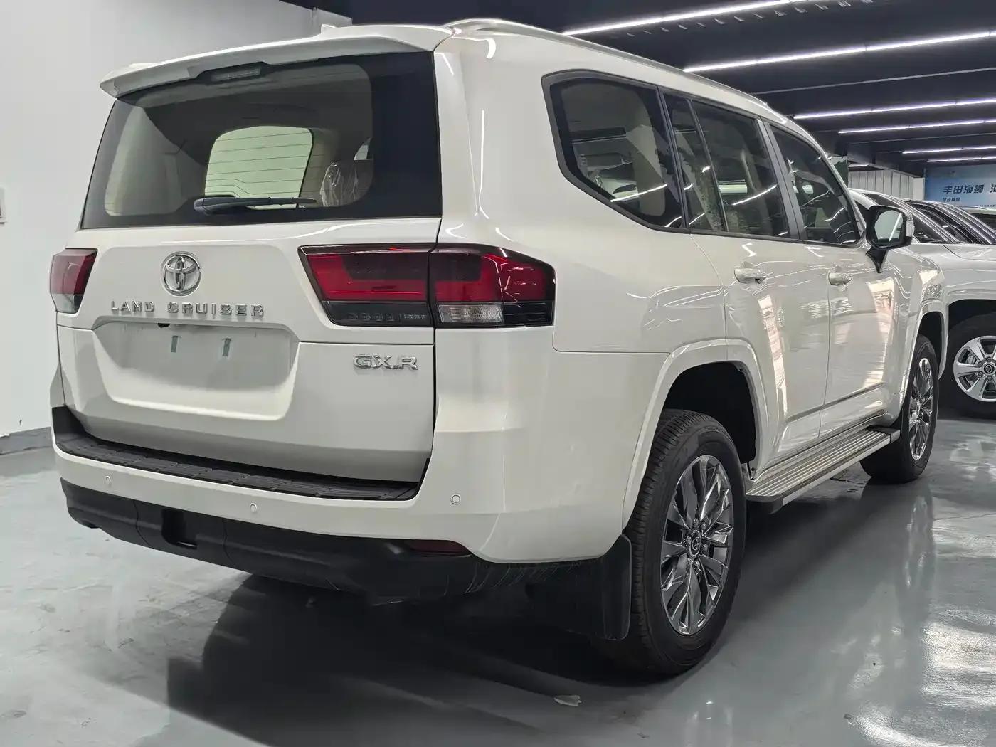 2025 Land Cruiser (Imported) 4.0L Automatic — миниатюра 14
