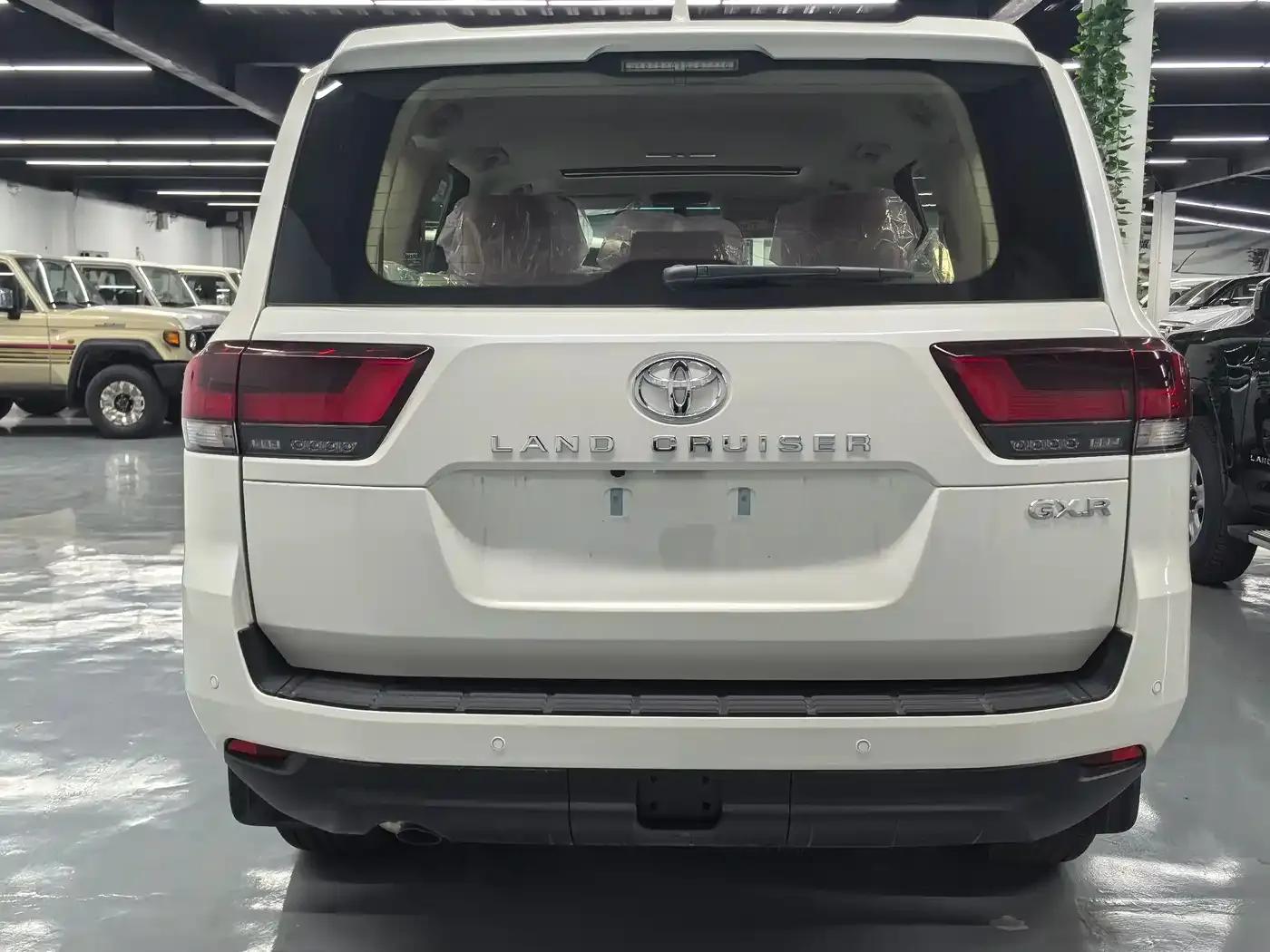 2025 Land Cruiser (Imported) 4.0L Automatic — миниатюра 16