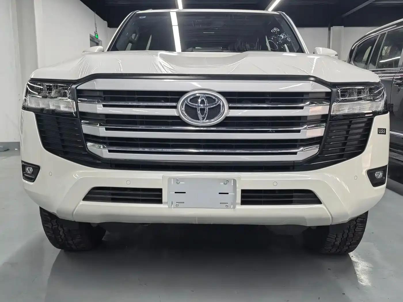 2025 Land Cruiser (Imported) 4.0L Automatic — миниатюра 3