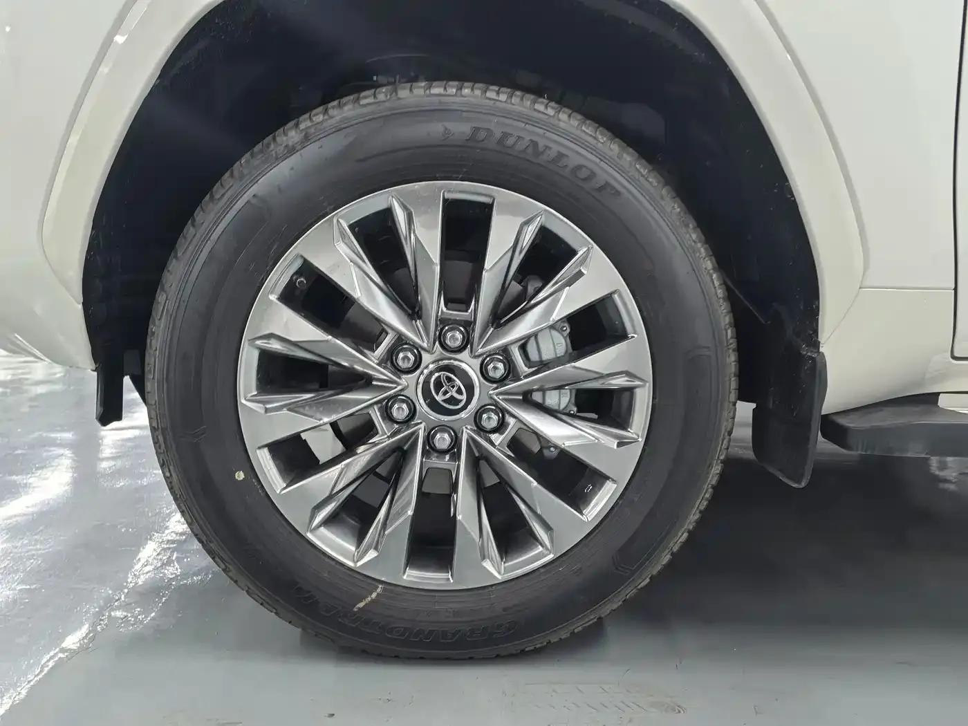 2025 Land Cruiser (Imported) 4.0L Automatic — миниатюра 4