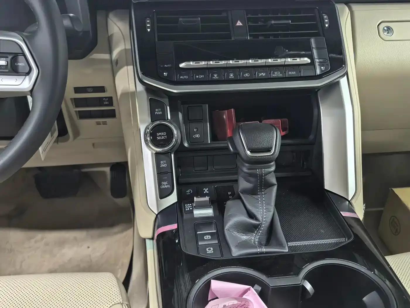 2025 Land Cruiser (Imported) 4.0L Automatic — миниатюра 8