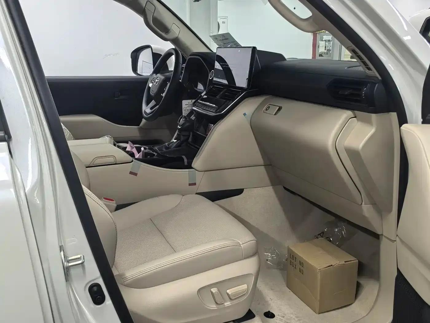 2025 Land Cruiser (Imported) 4.0L Automatic — миниатюра 9
