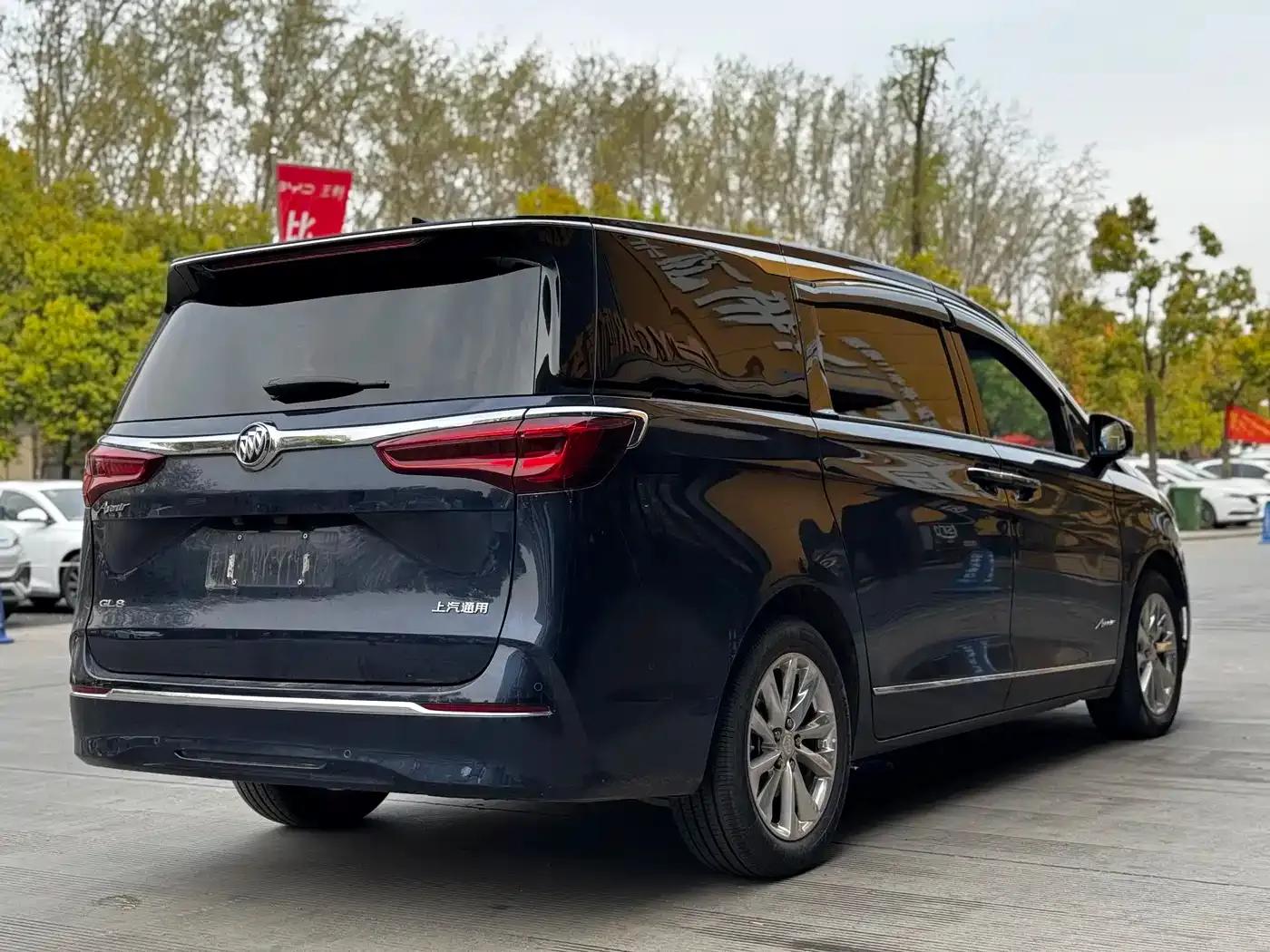 Buick GL8 2022 Avenir Four-Seat Premium Edition — миниатюра 3