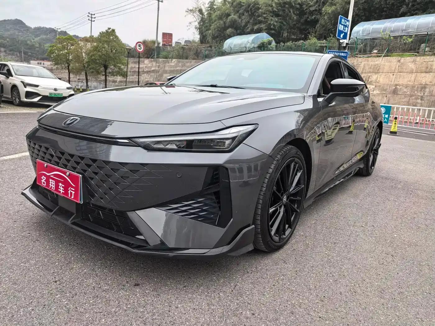 Changan UNI-V 2024 1.5T Premium Sport — миниатюра 1