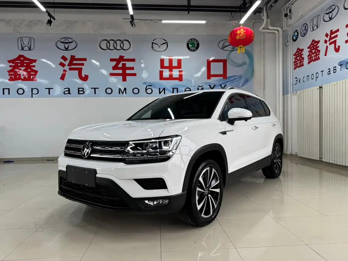 Tharu 2022 280TSI 2WD Luxury Edition — миниатюра 1