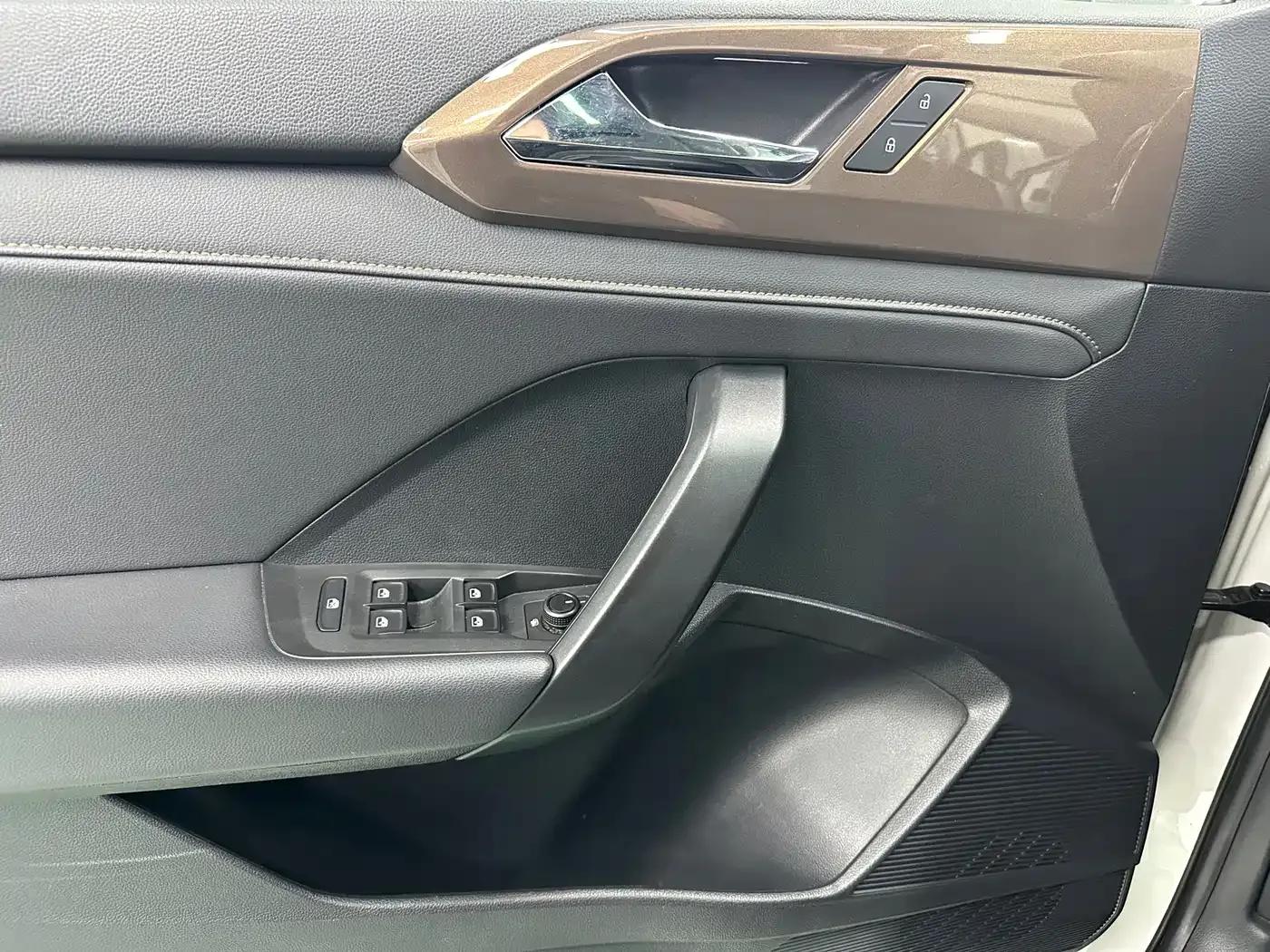 Tharu 2019 330TSI 4WD Luxury Edition (China VI Emission Standard) — миниатюра 19