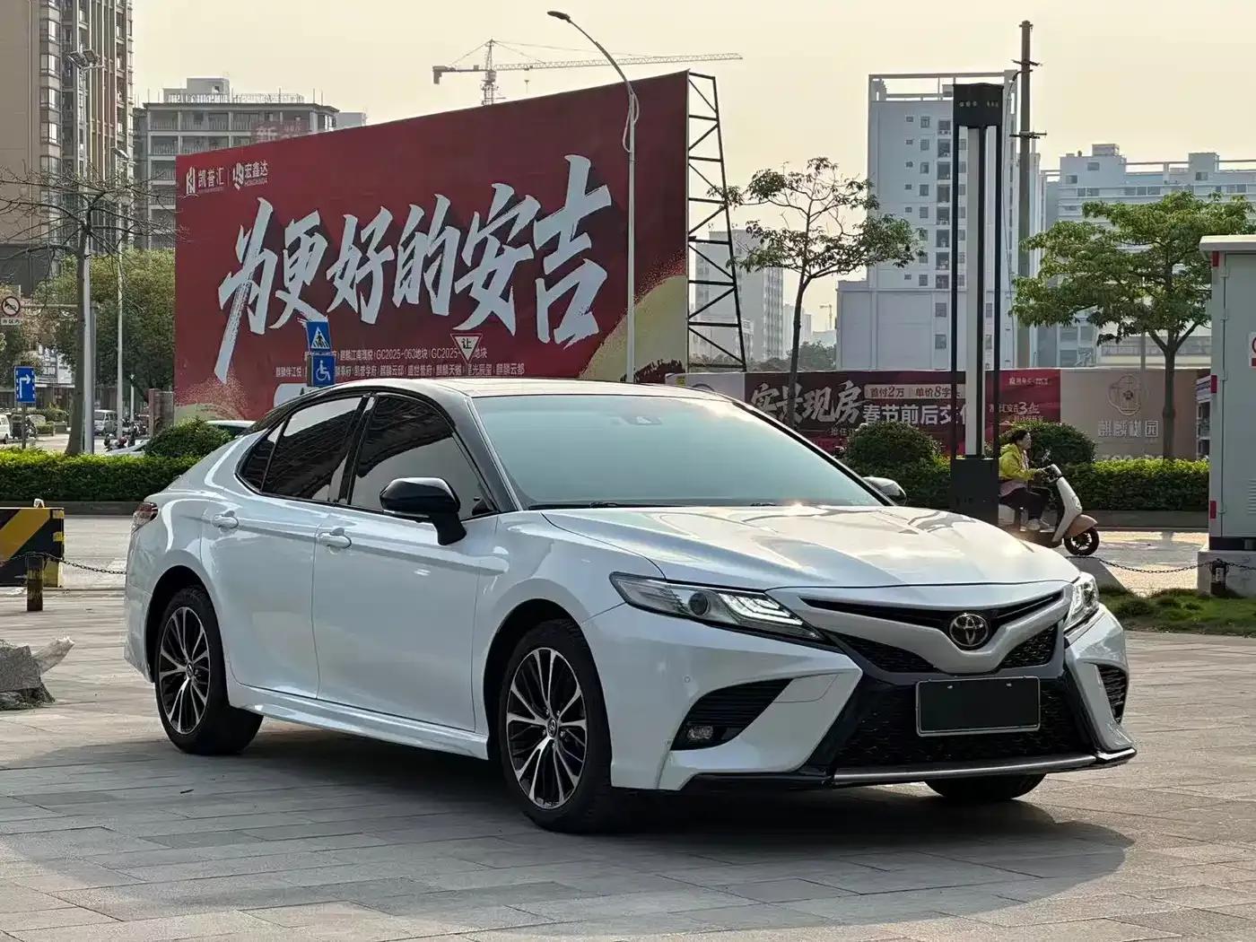 Camry 2018 2.5S Sport Edition — миниатюра 3