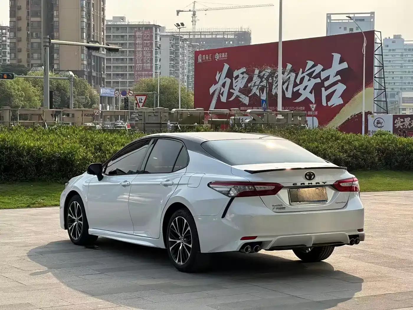 Camry 2018 2.5S Sport Edition — миниатюра 6