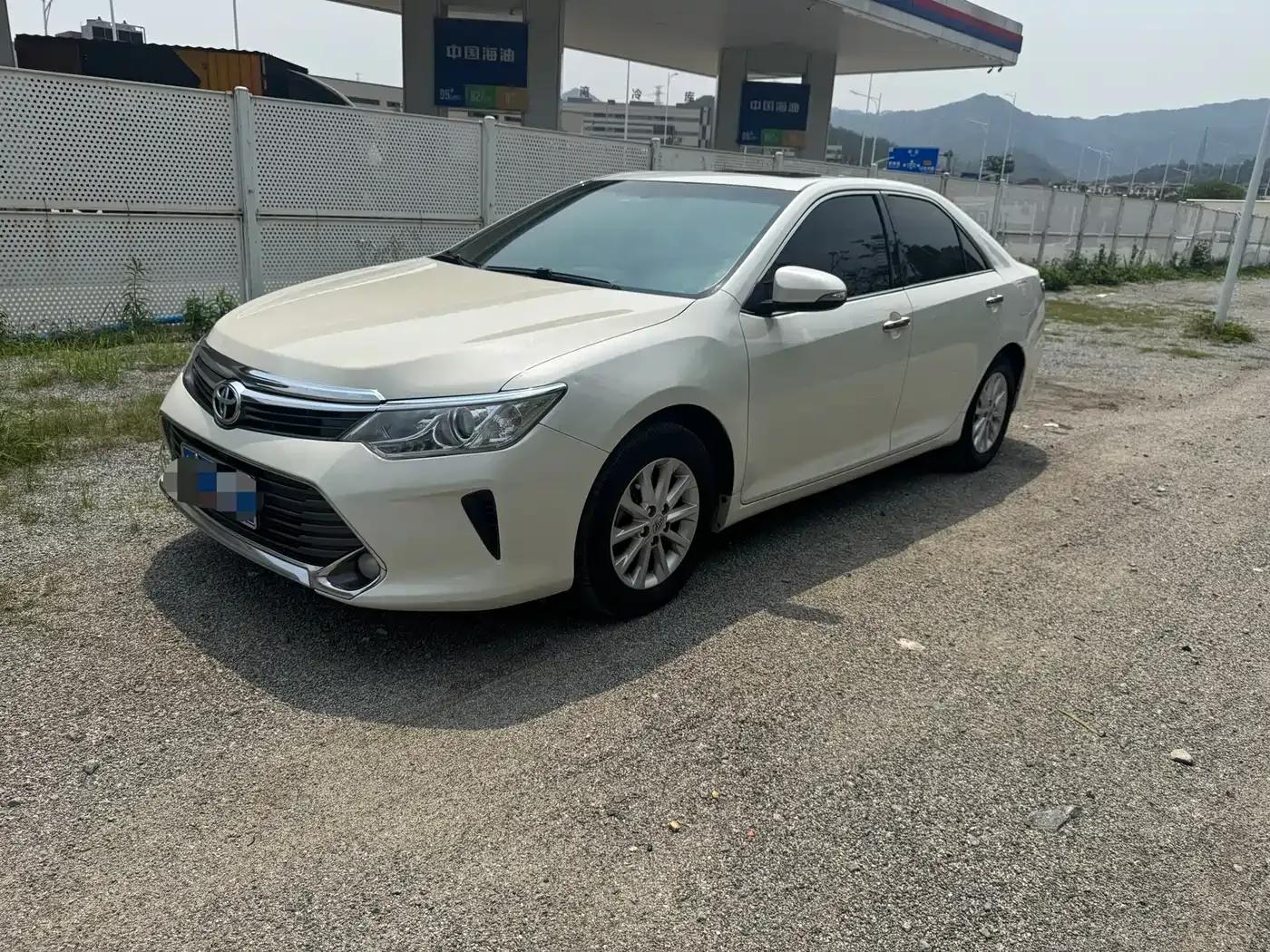 Camry 2015 2.0G Leading Edition — миниатюра 1