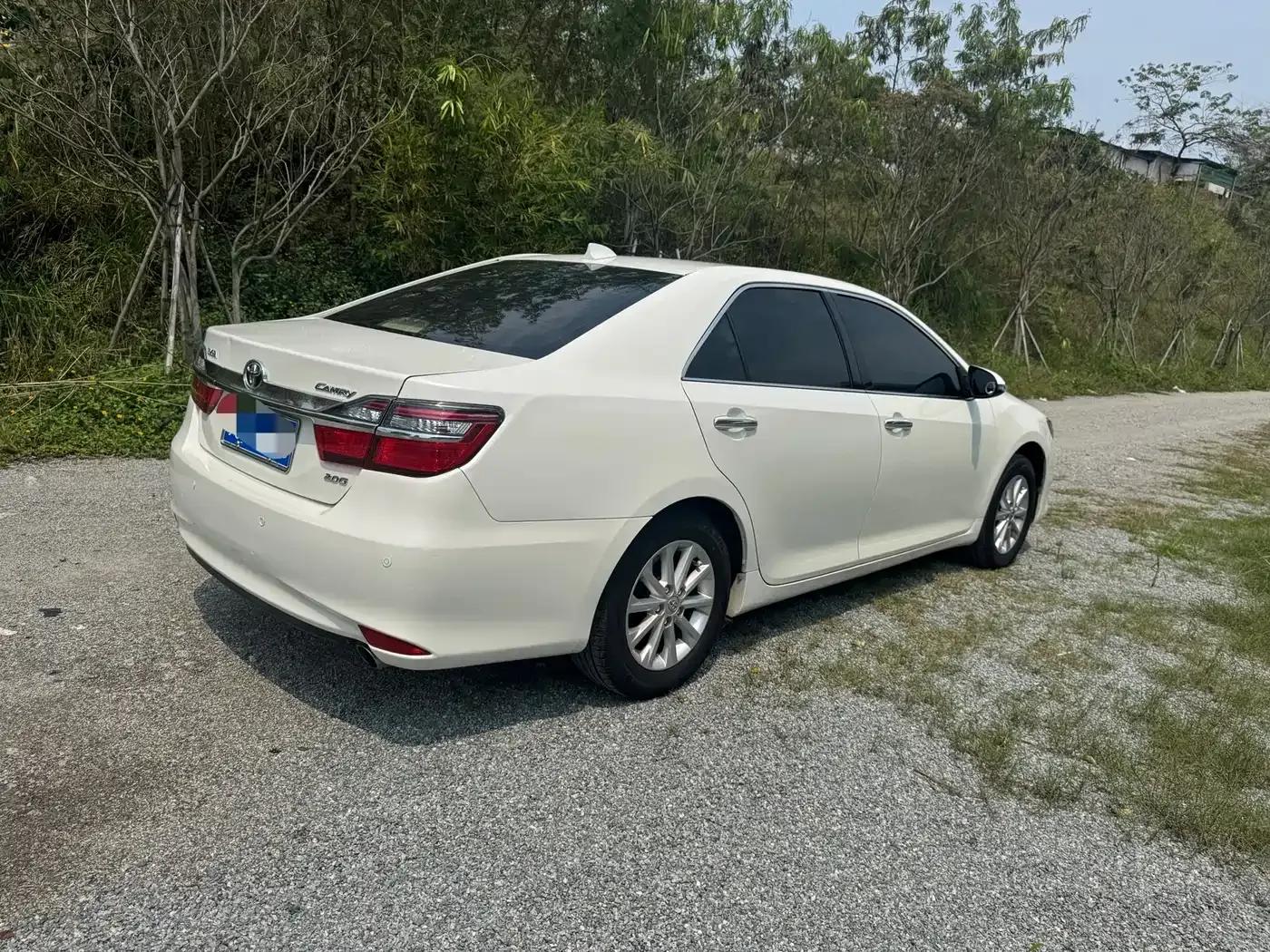 Camry 2015 2.0G Leading Edition — миниатюра 3