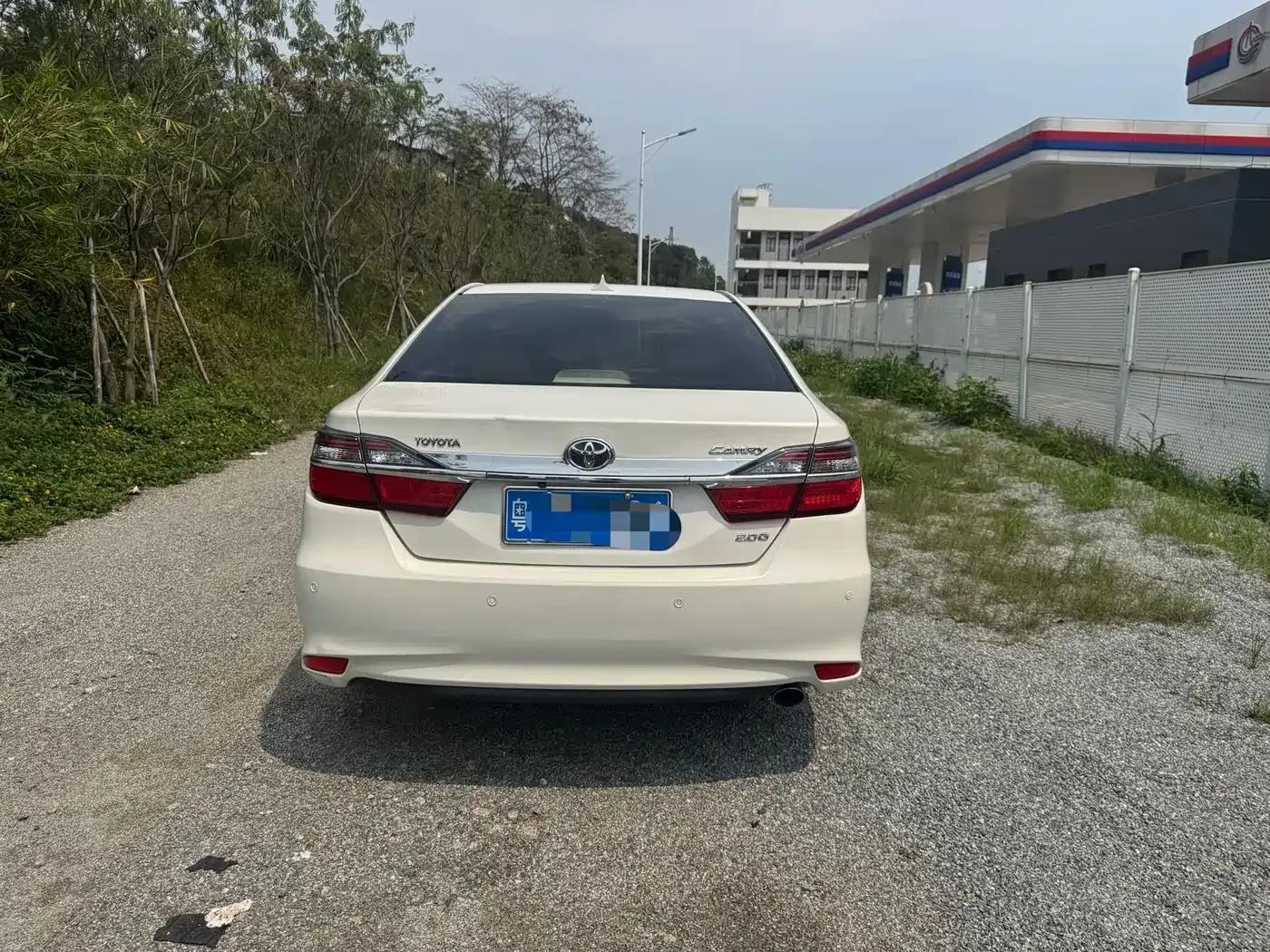 Camry 2015 2.0G Leading Edition — миниатюра 4