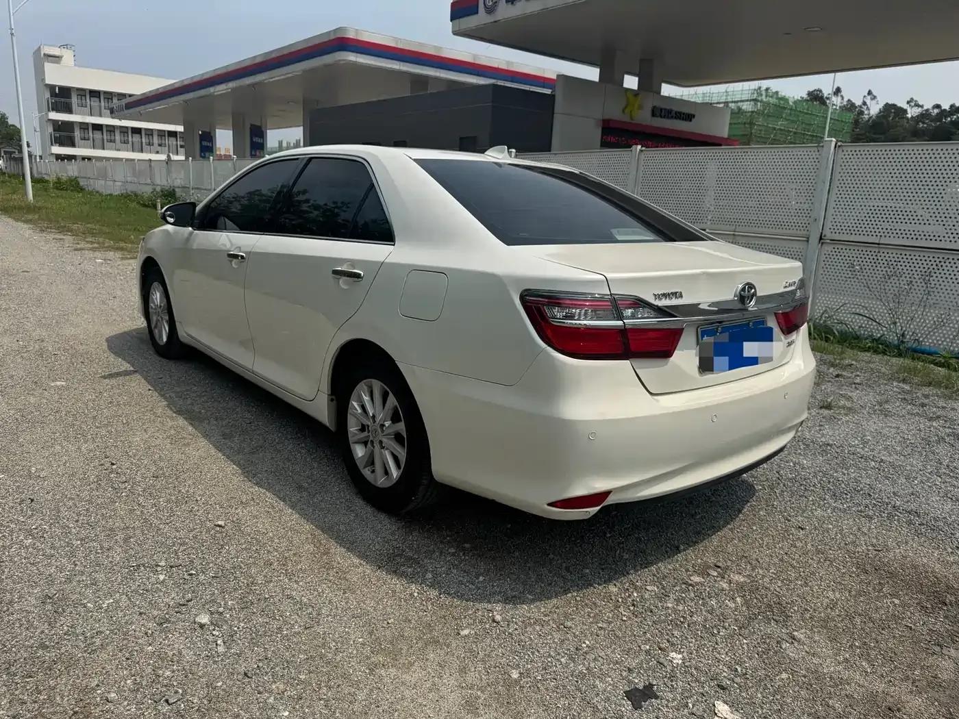 Camry 2015 2.0G Leading Edition — миниатюра 5