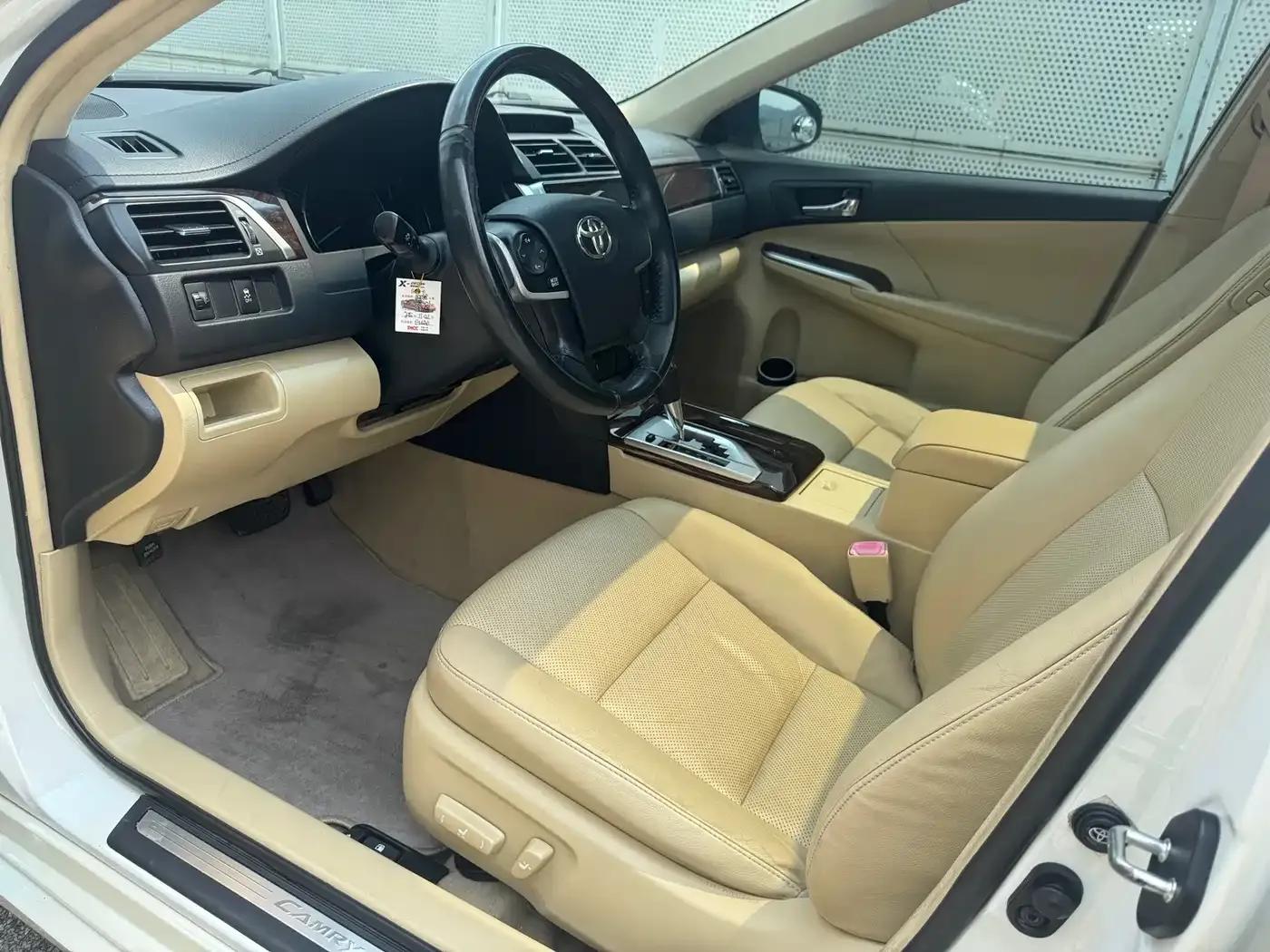 Camry 2015 2.0G Leading Edition — миниатюра 6