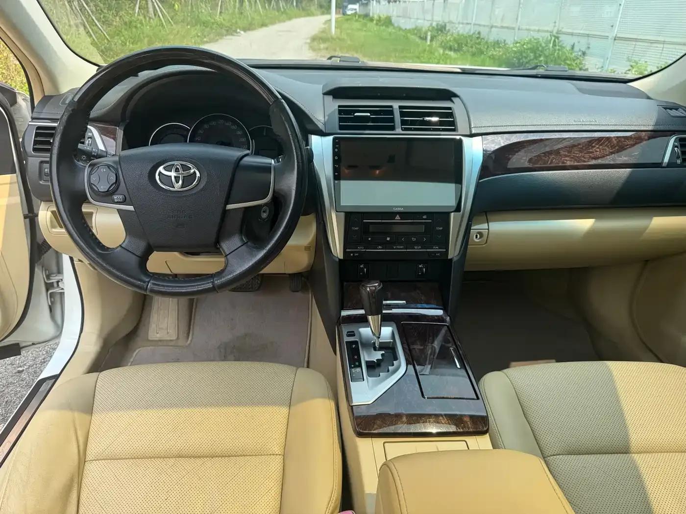 Camry 2015 2.0G Leading Edition — миниатюра 8