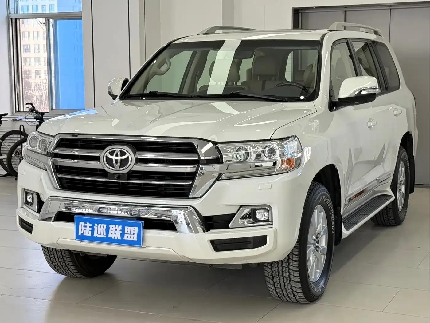 2020 Land Cruiser (Imported) 4.0L Middle East Edition — миниатюра 1