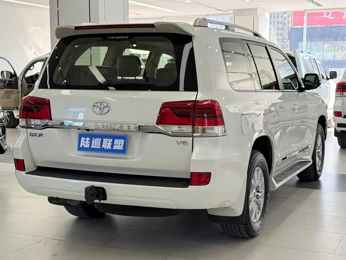 2020 Land Cruiser (Imported) 4.0L Middle East Edition — миниатюра 15