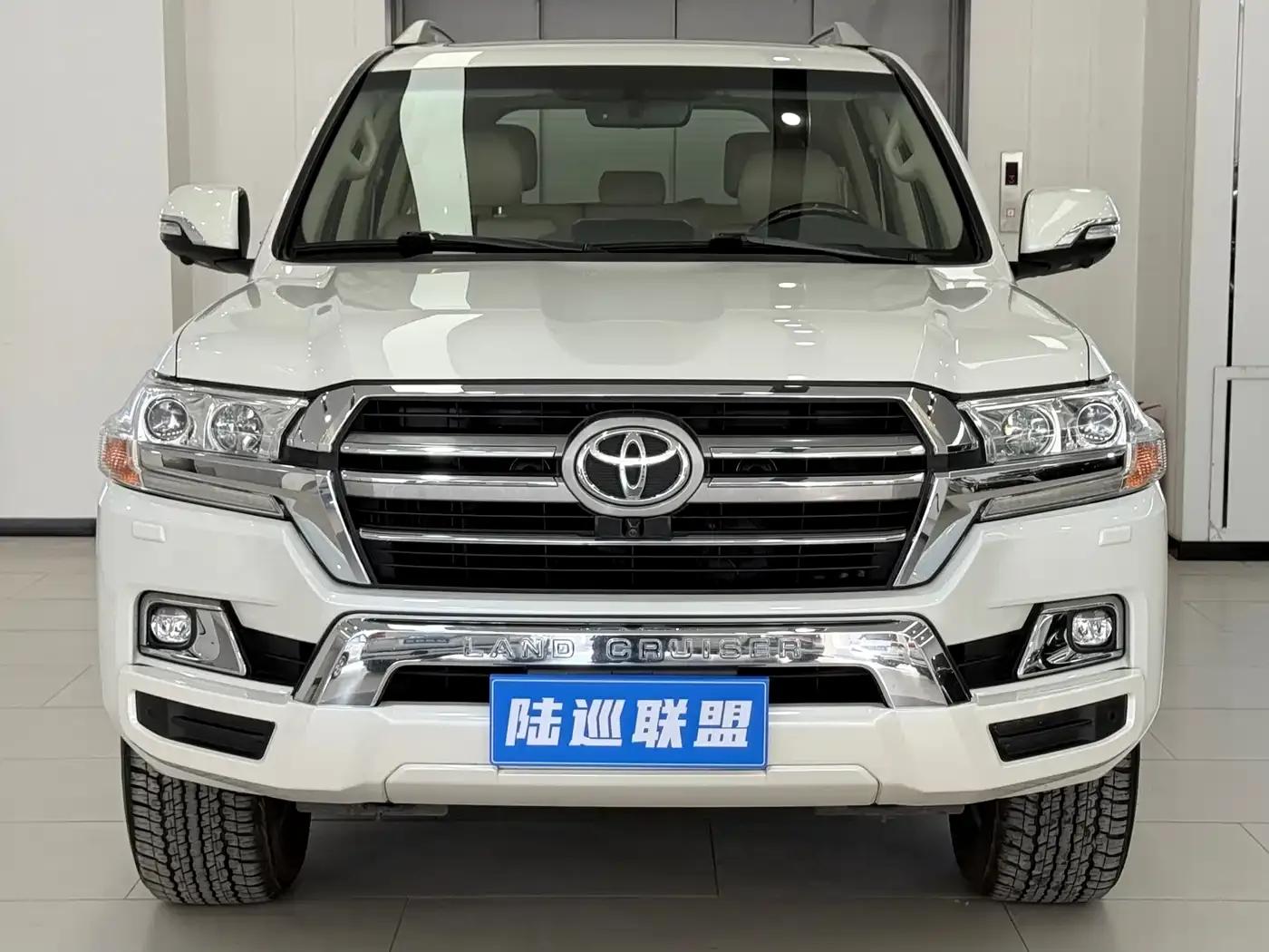 2020 Land Cruiser (Imported) 4.0L Middle East Edition — миниатюра 3