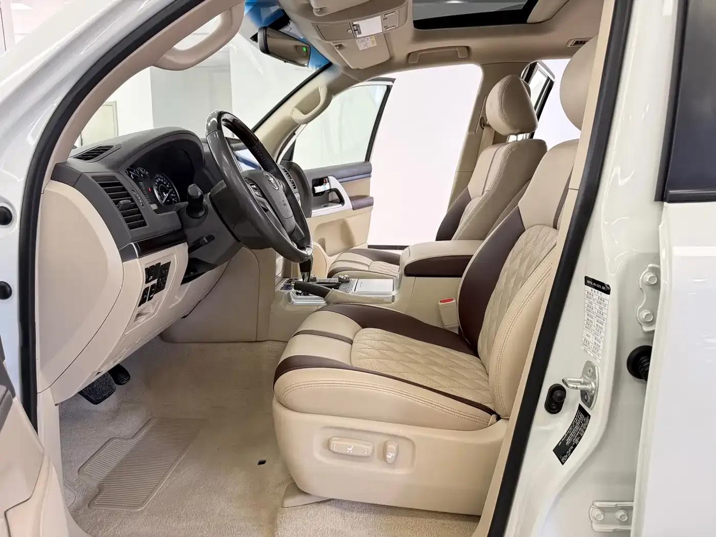 2020 Land Cruiser (Imported) 4.0L Middle East Edition — миниатюра 4