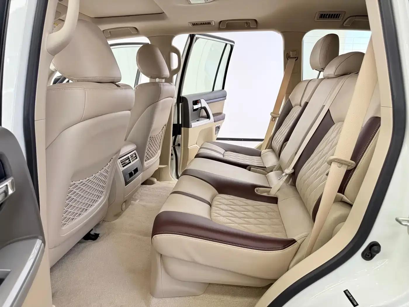 2020 Land Cruiser (Imported) 4.0L Middle East Edition — миниатюра 6