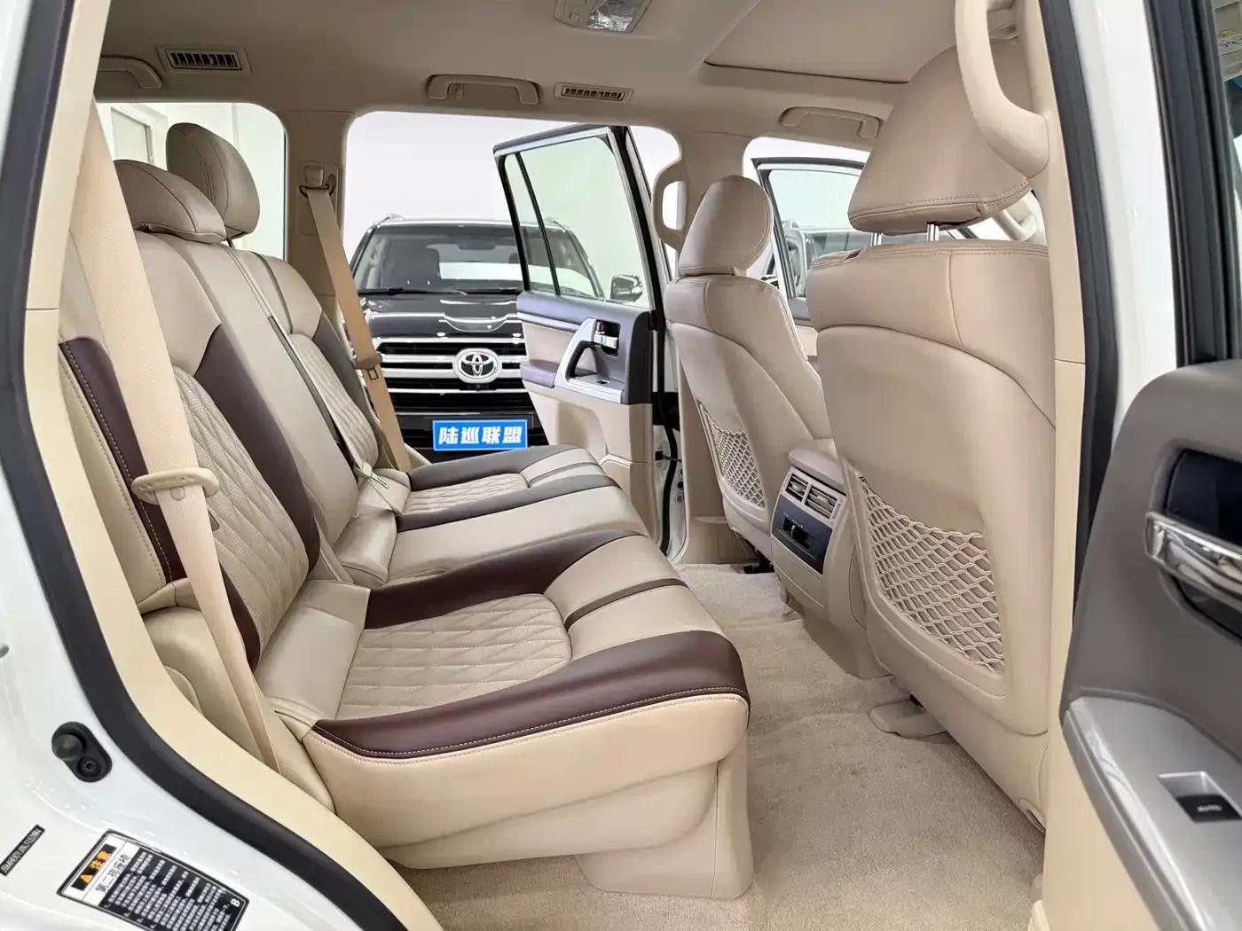 2020 Land Cruiser (Imported) 4.0L Middle East Edition — миниатюра 7