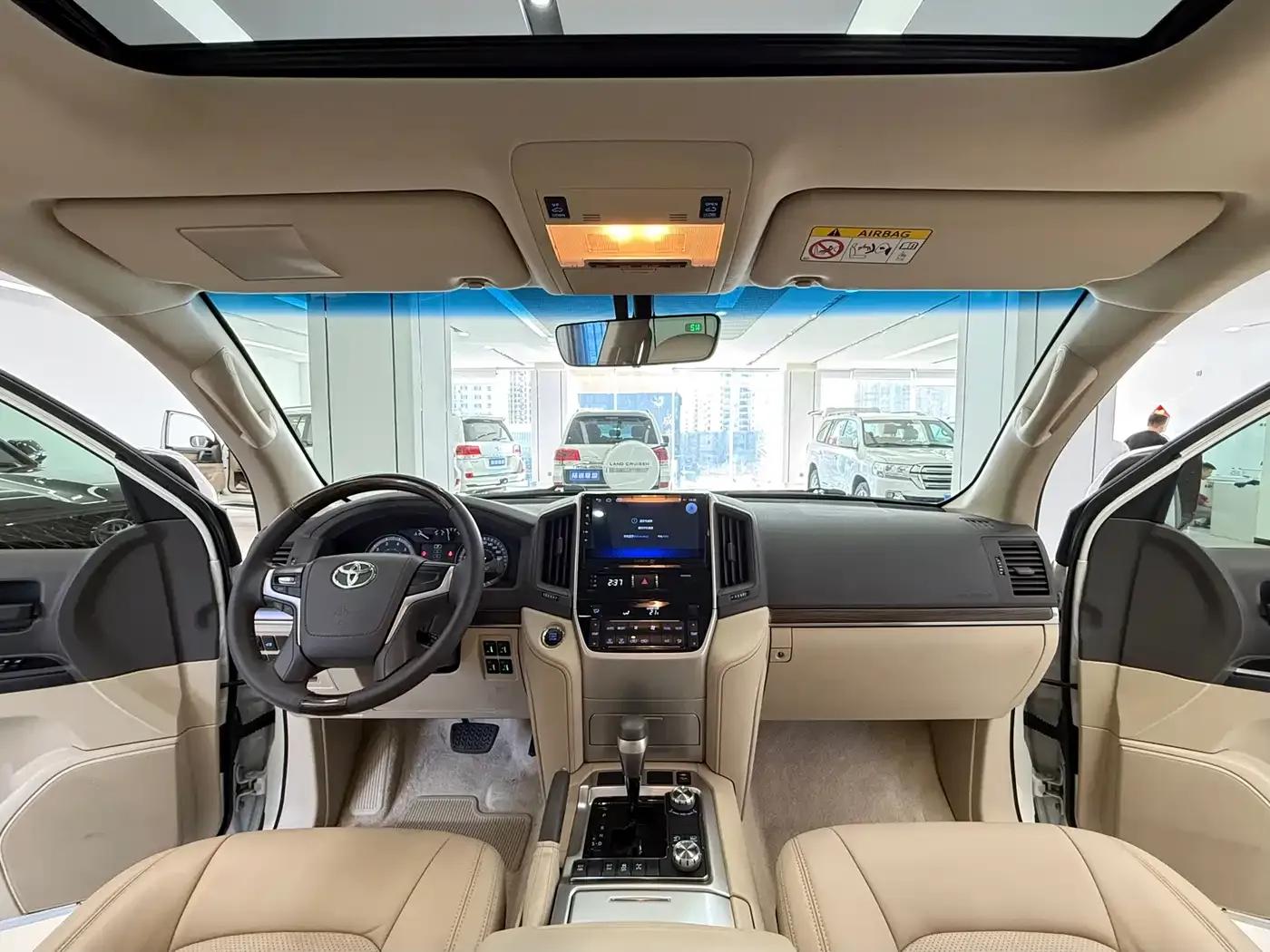 2020 Land Cruiser (Imported) 4.0L Automatic — миниатюра 14