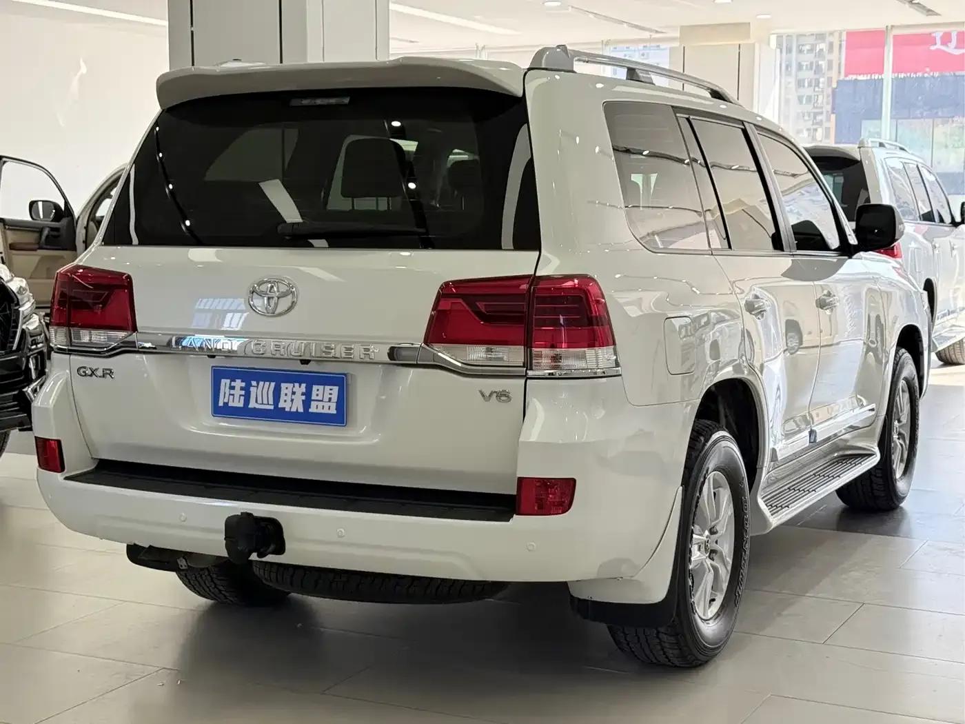 2020 Land Cruiser (Imported) 4.0L Automatic — миниатюра 17