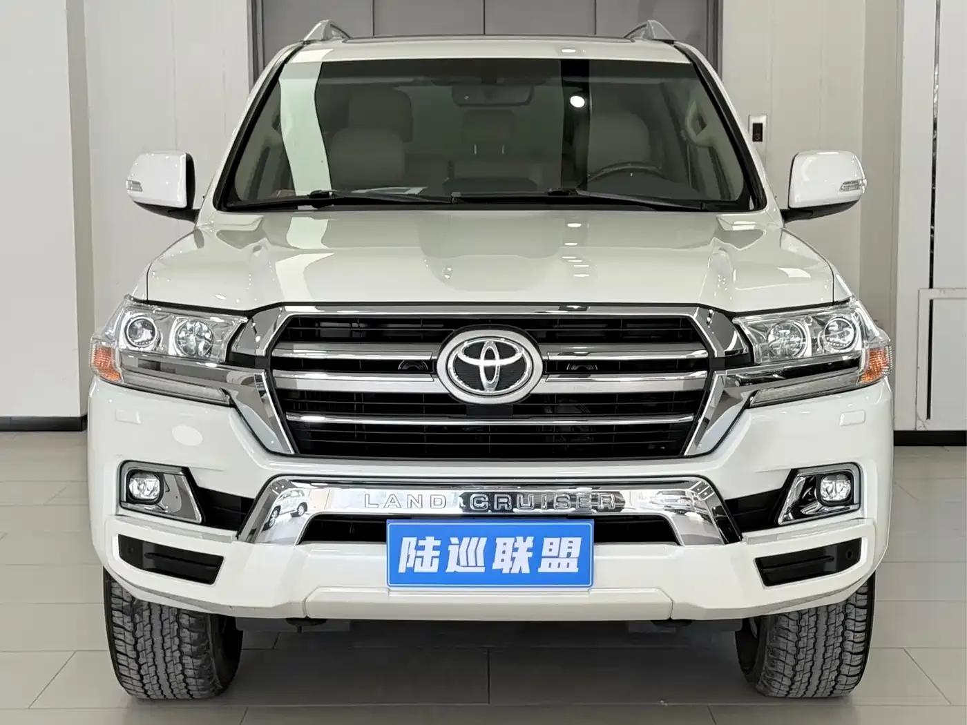 2020 Land Cruiser (Imported) 4.0L Automatic — миниатюра 3