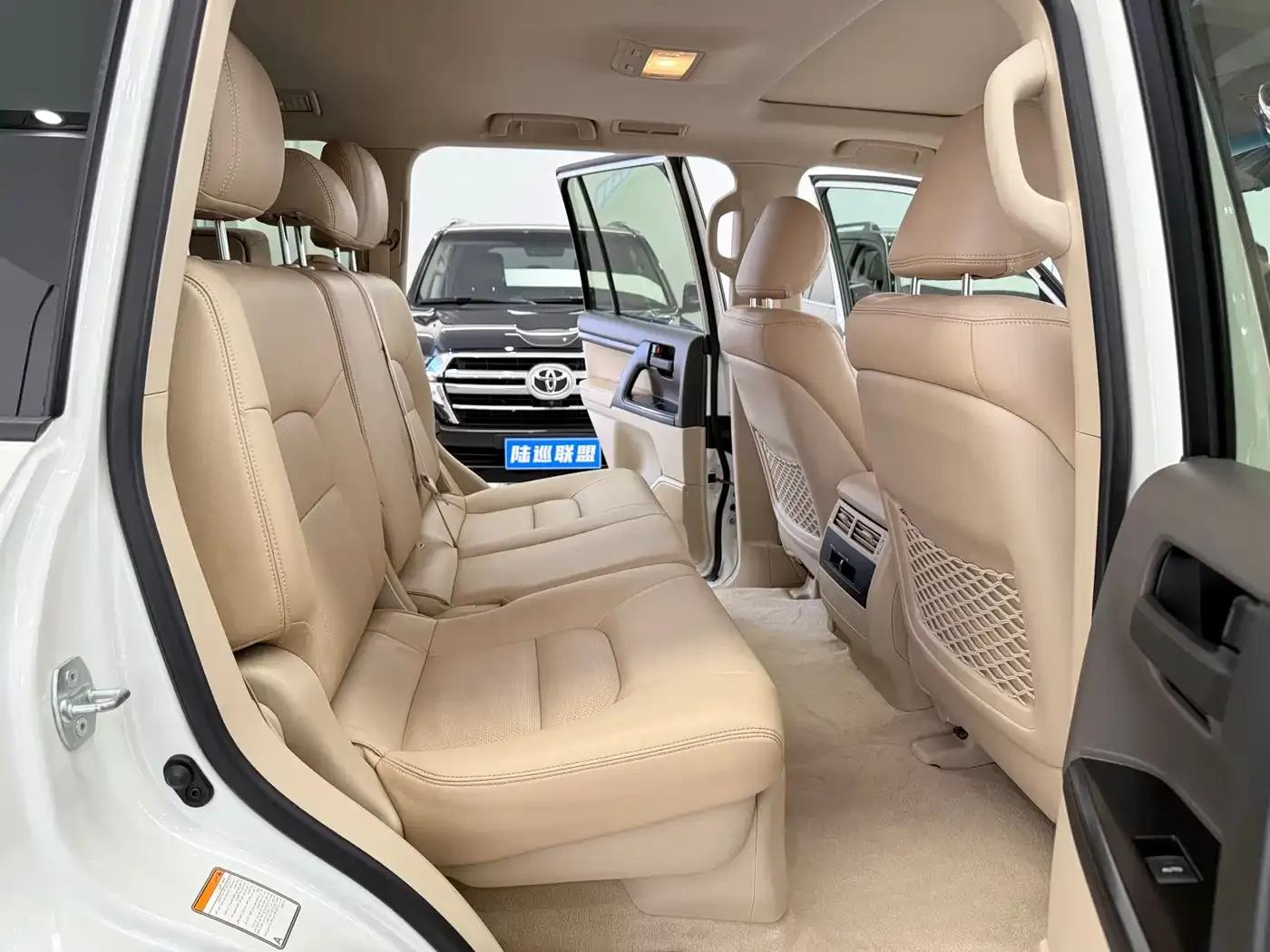 2020 Land Cruiser (Imported) 4.0L Automatic — миниатюра 5