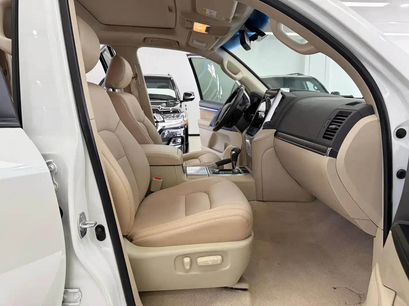2020 Land Cruiser (Imported) 4.0L Automatic — миниатюра 6