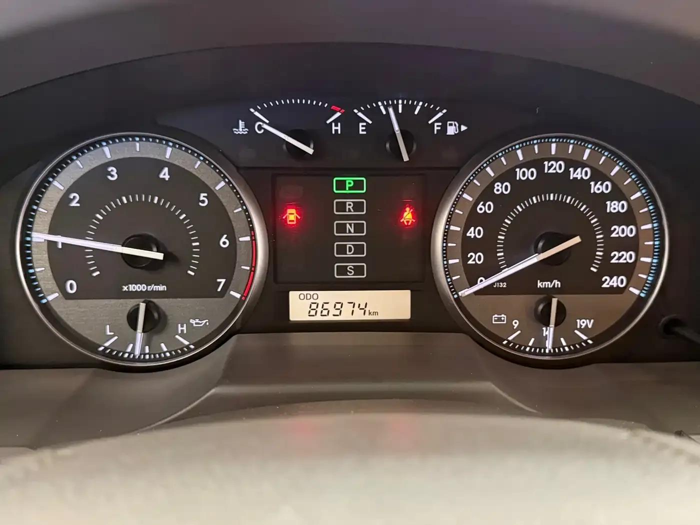 2020 Land Cruiser (Imported) 4.0L Automatic — миниатюра 10