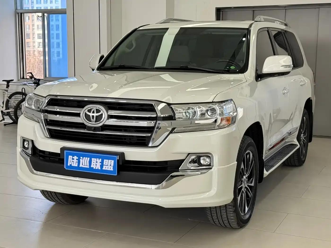 2019 Land Cruiser (Imported) 4.6L Middle East Edition — миниатюра 1